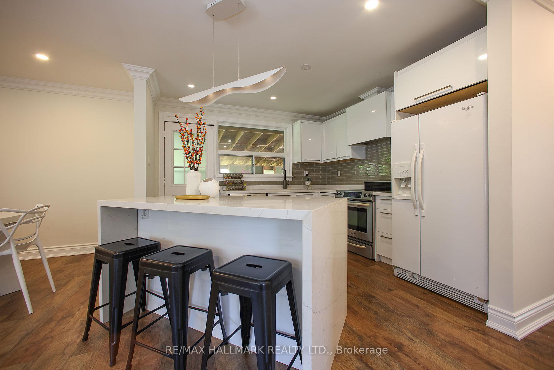 Photo 6 of 33 Patrick Drive, Aurora, Aurora Highlands — HOMEH