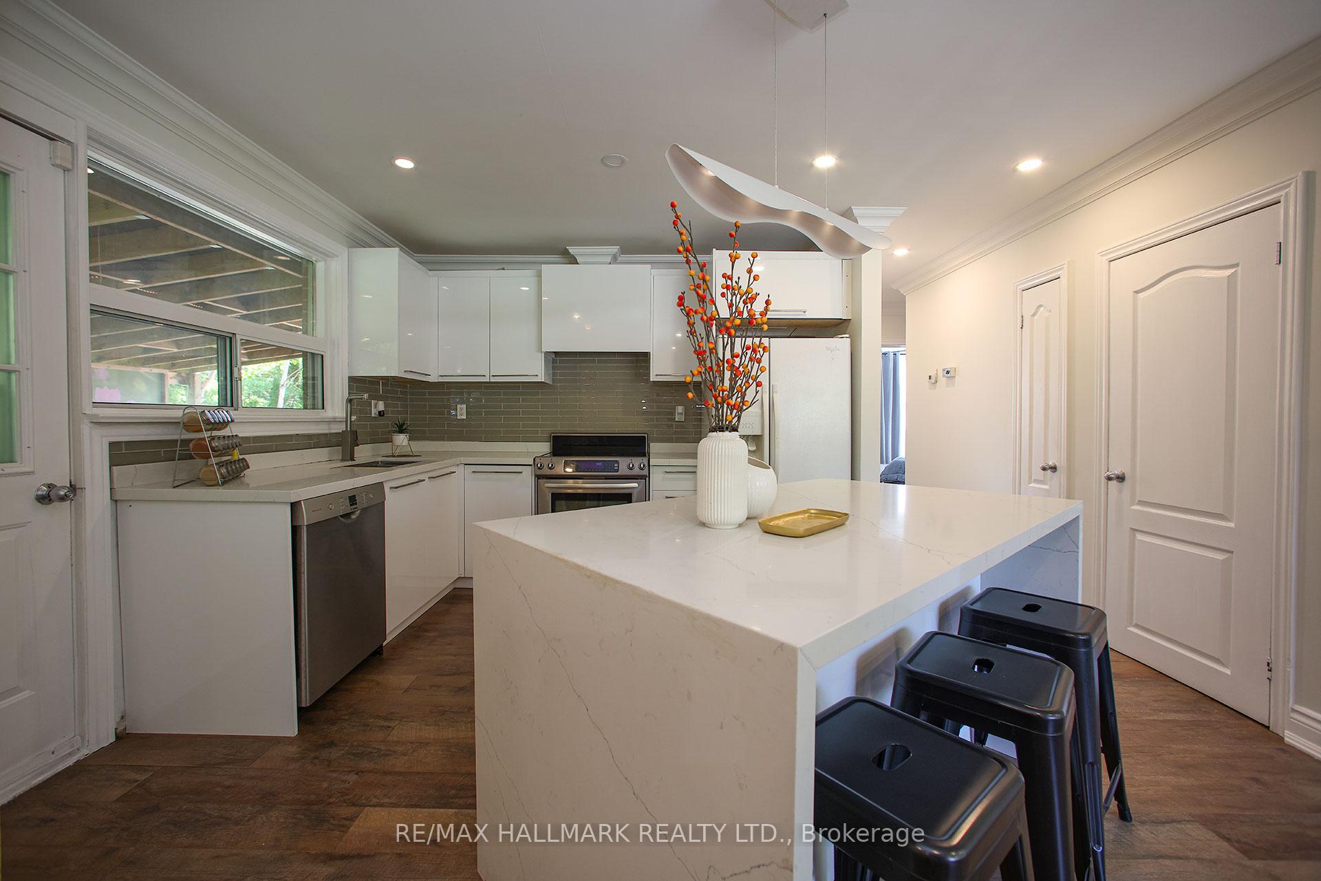 Photo 14 of 33 Patrick Drive, Aurora, Aurora Highlands — HOMEH