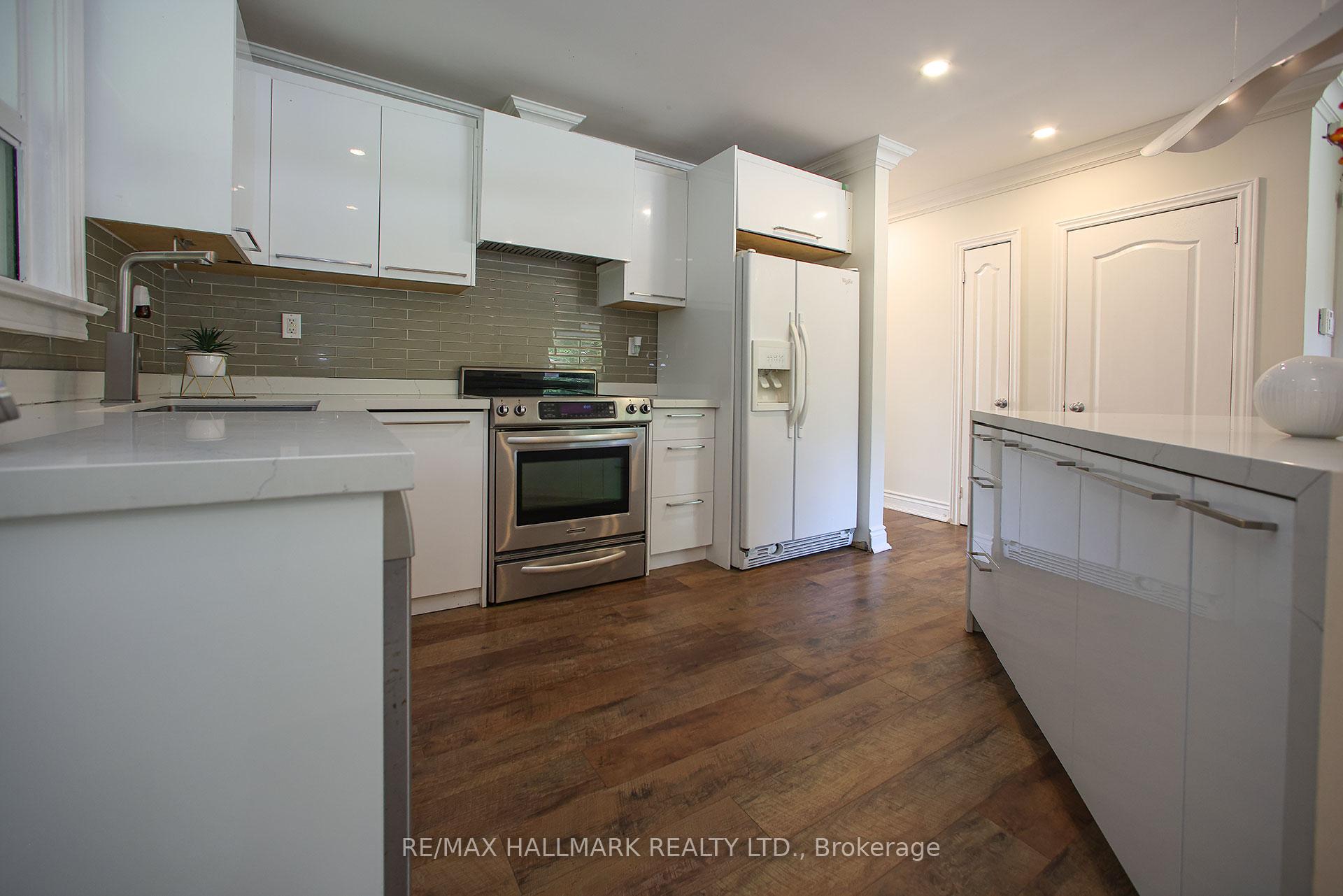 Photo 16 of 33 Patrick Drive, Aurora, Aurora Highlands — HOMEH