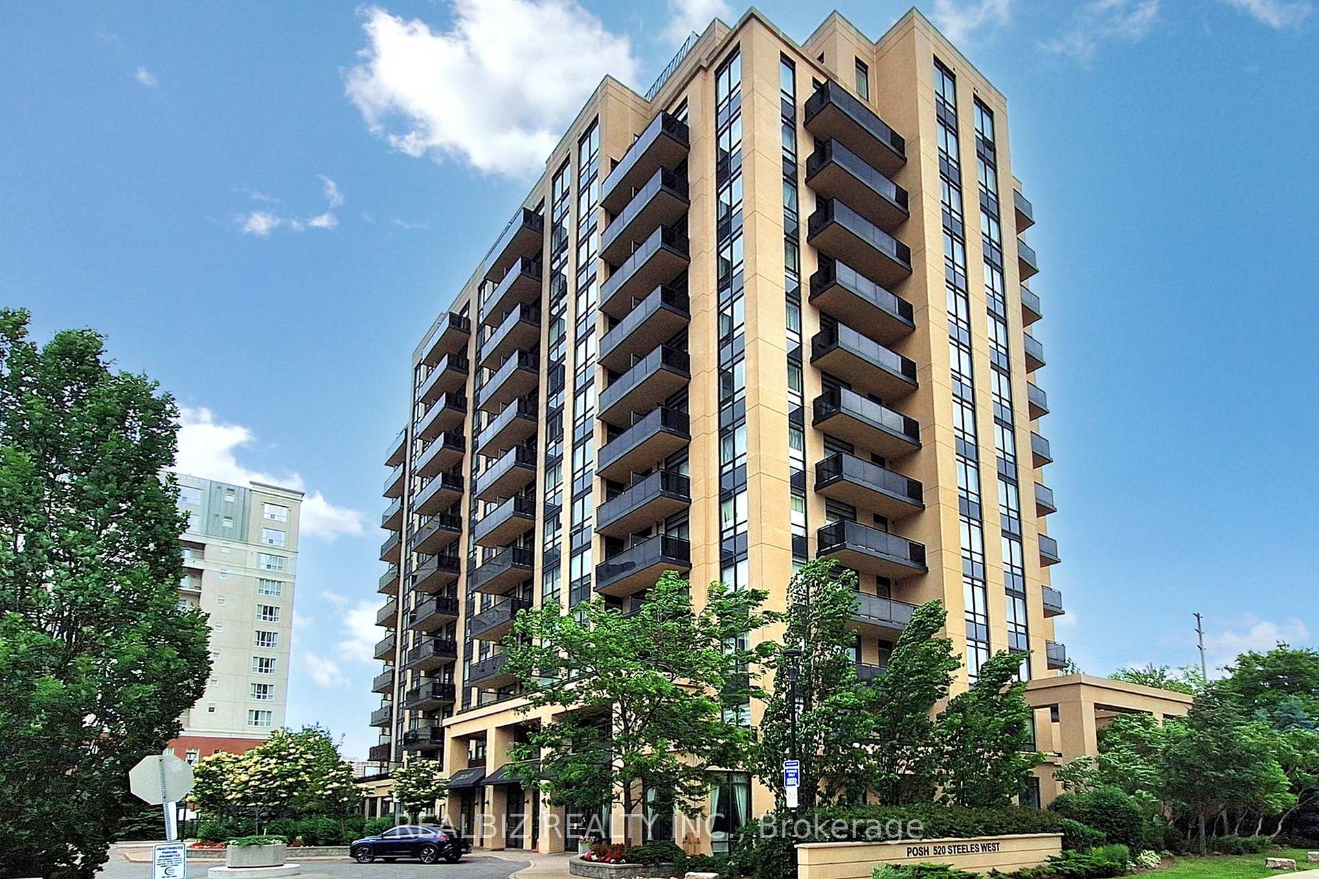 Front of Unit 604, 520 Steeles Avenue