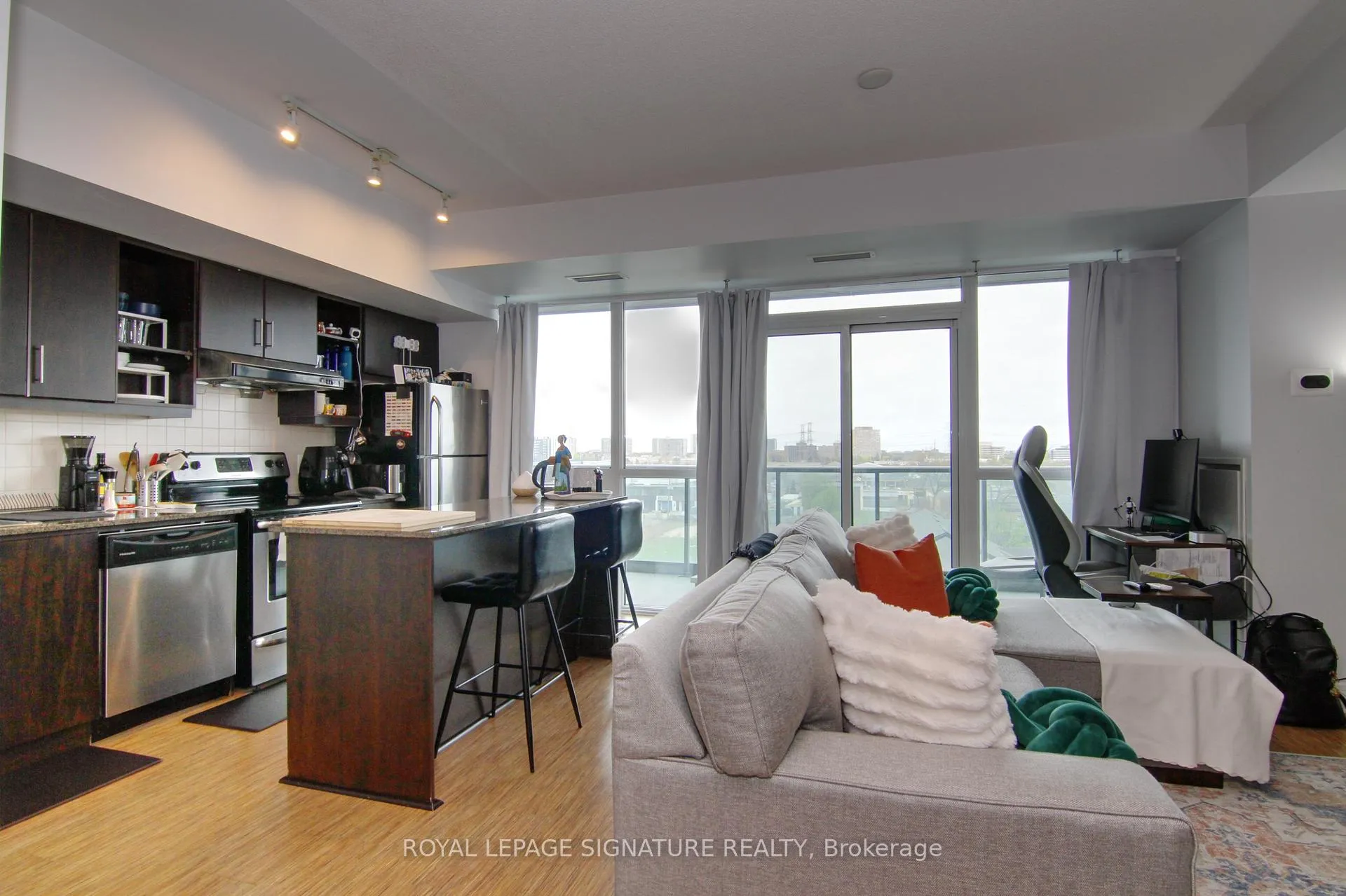 Photo 4 of Unit 608, 35 Brian Peck Crescent, Toronto, Thorncliffe Park — HOMEH