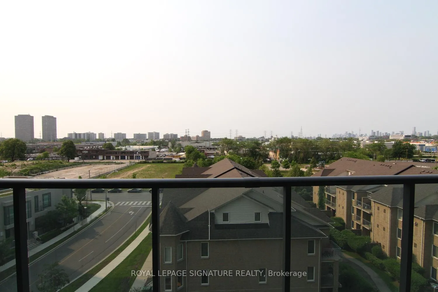 Photo 9 of Unit 608, 35 Brian Peck Crescent, Toronto, Thorncliffe Park — HOMEH