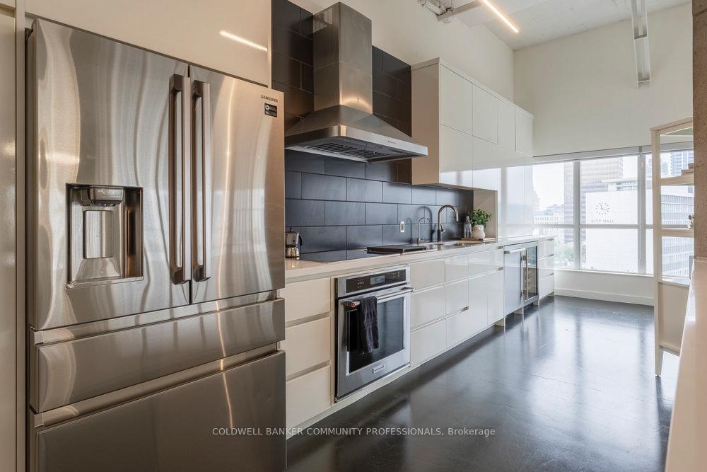 Photo 4 of Unit PH5, 66 Bay Street S, Hamilton, Durand — HOMEH
