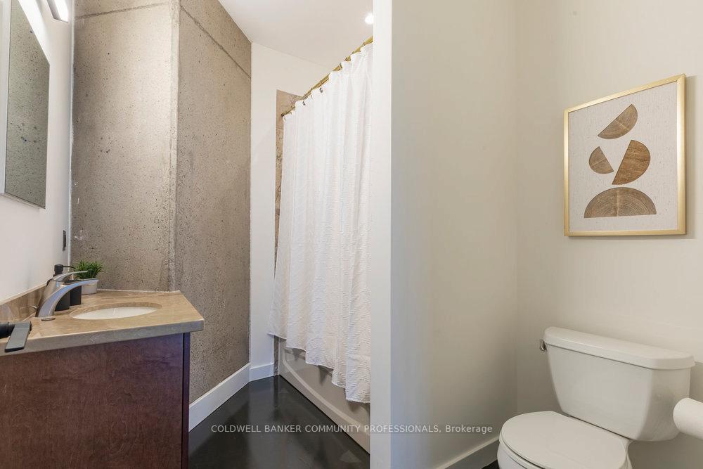 Photo 7 of Unit PH5, 66 Bay Street S, Hamilton, Durand — HOMEH