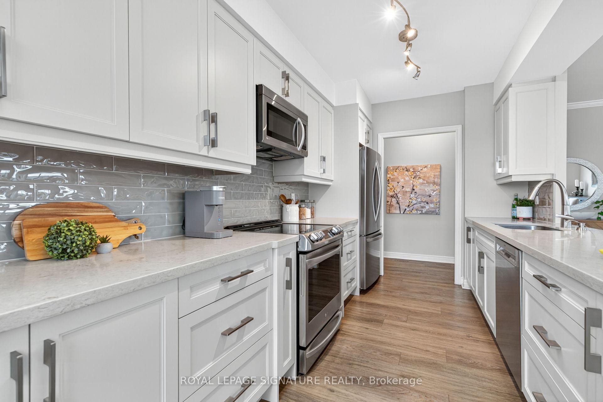 Photo 14 of Unit 406, 100 Promenade Circle, Vaughan, Brownridge — HOMEH