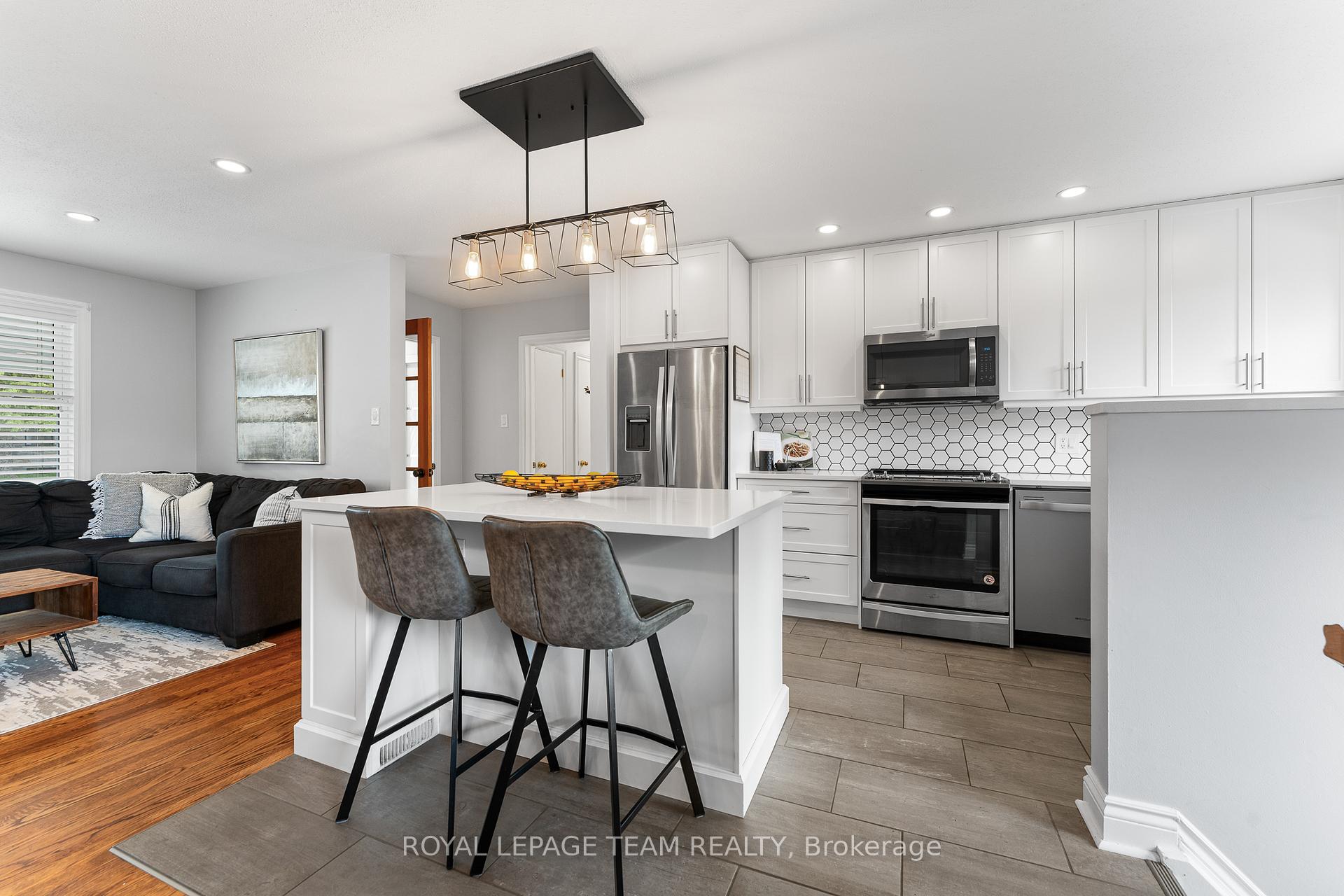 Photo 12 of 13 Roche Place, Ottawa, Crystal Beach — HOMEH