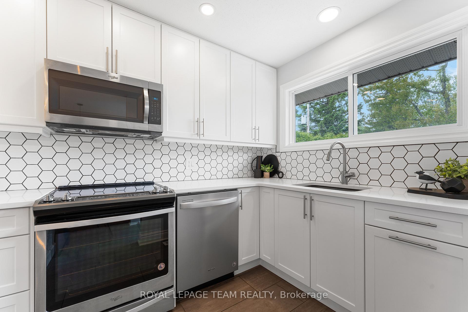 Photo 15 of 13 Roche Place, Ottawa, Crystal Beach — HOMEH
