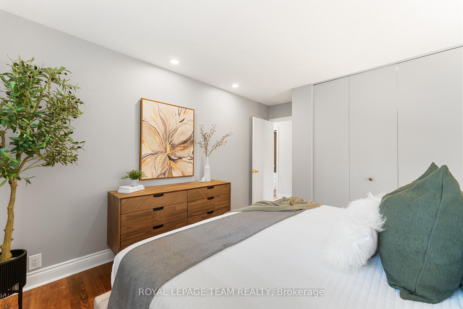 Photo 23 of 13 Roche Place, Ottawa, Crystal Beach — HOMEH