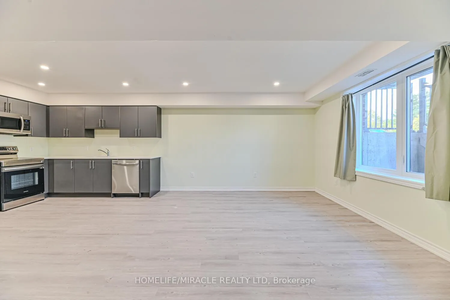 Photo 6 of Unit 49, 289 Chapel Hill Drive, Kitchener — HOMEH