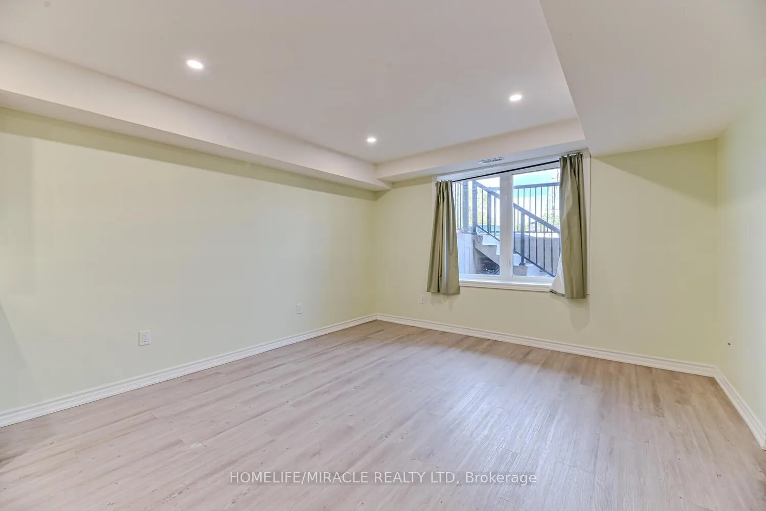 Photo 10 of Unit 49, 289 Chapel Hill Drive, Kitchener — HOMEH