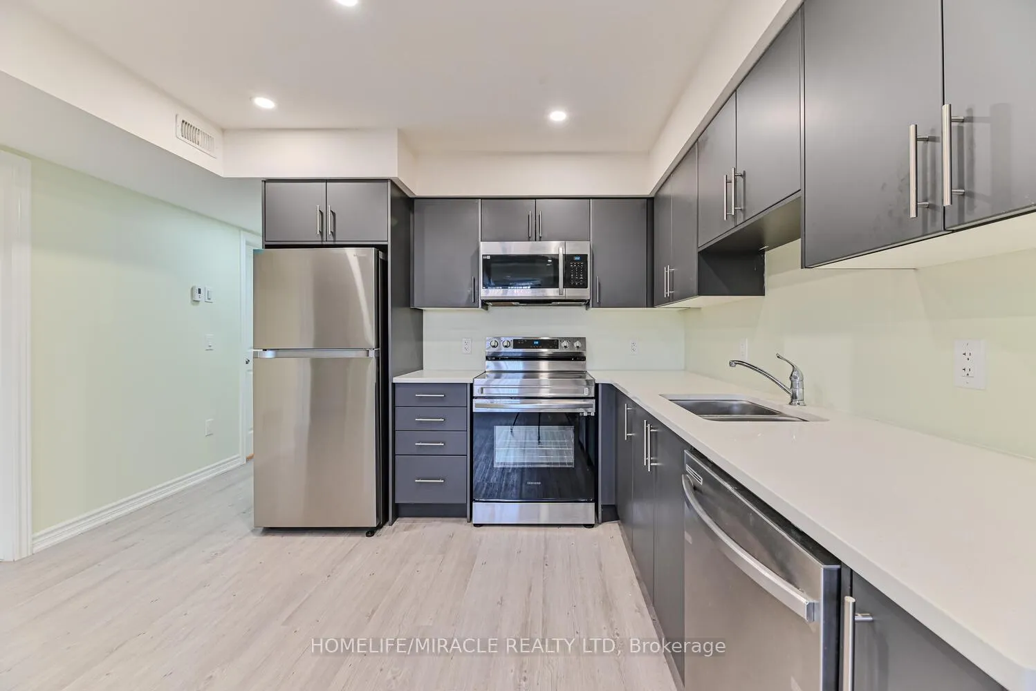Photo 12 of Unit 49, 289 Chapel Hill Drive, Kitchener — HOMEH