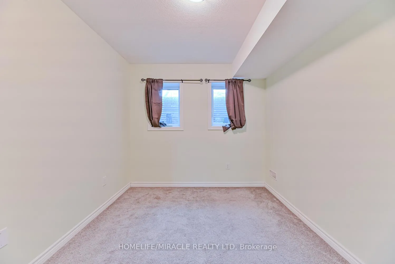 Photo 22 of Unit 49, 289 Chapel Hill Drive, Kitchener — HOMEH