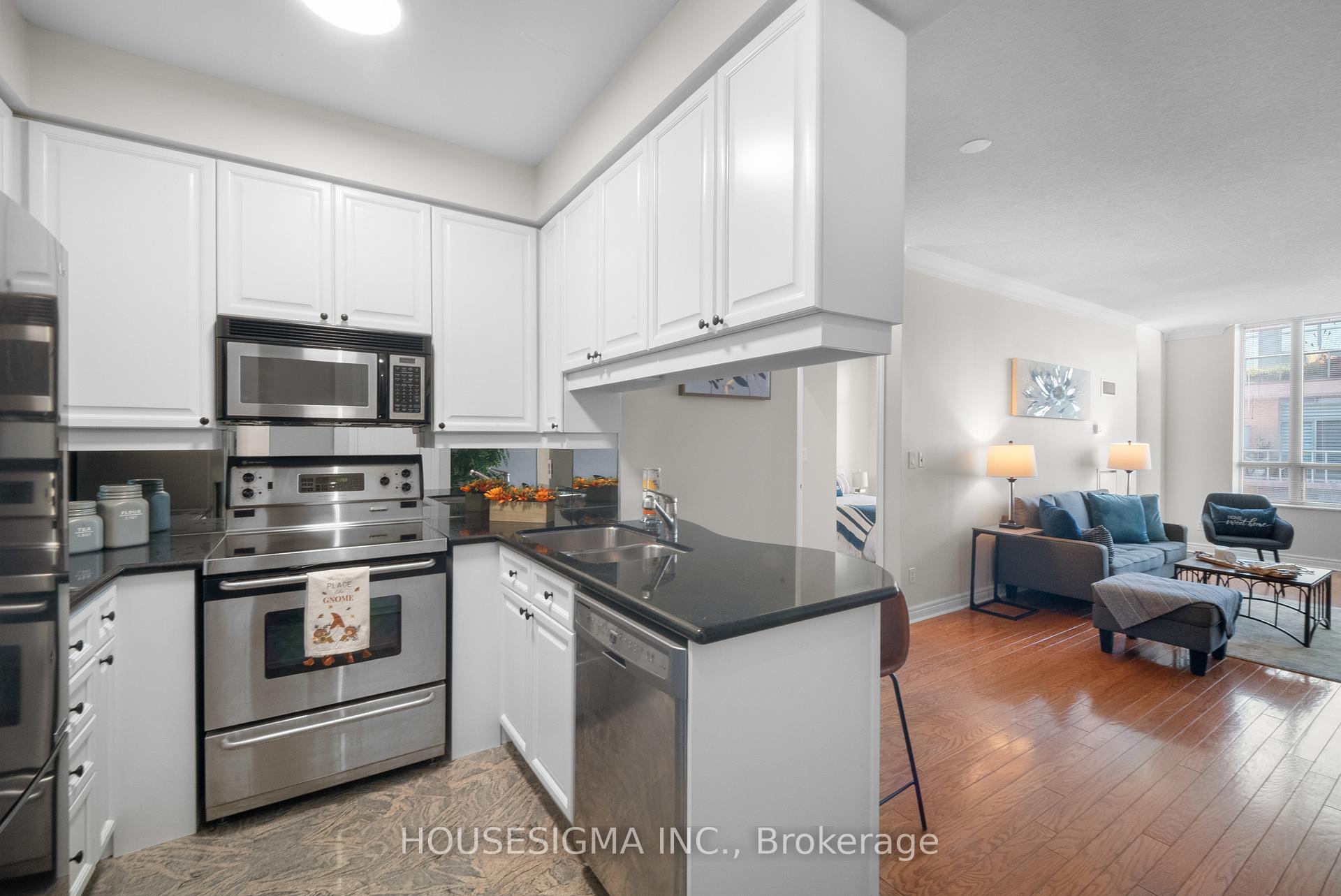 Photo 4 of Unit 423, 35 Boardwalk Drive, Toronto, The Beaches — HOMEH