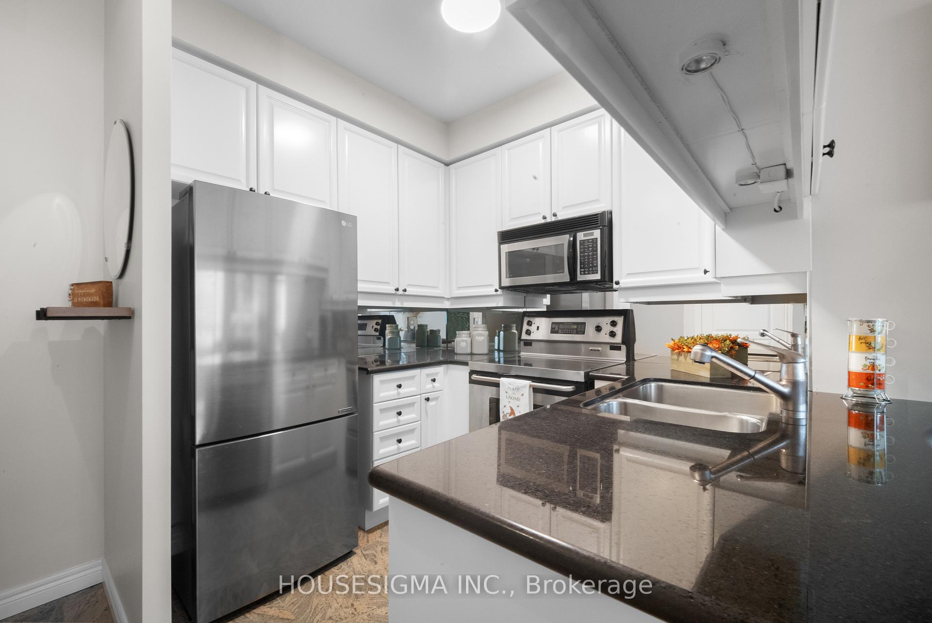 Photo 5 of Unit 423, 35 Boardwalk Drive, Toronto, The Beaches — HOMEH