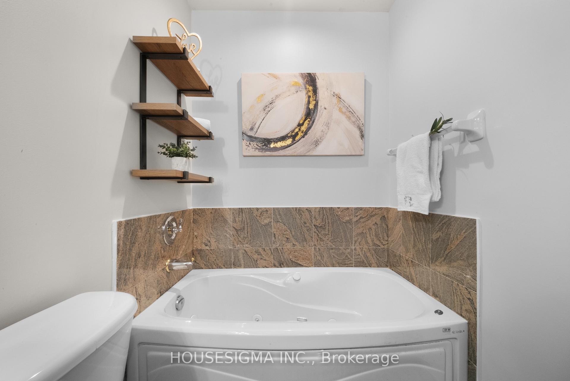 Photo 16 of Unit 423, 35 Boardwalk Drive, Toronto, The Beaches — HOMEH