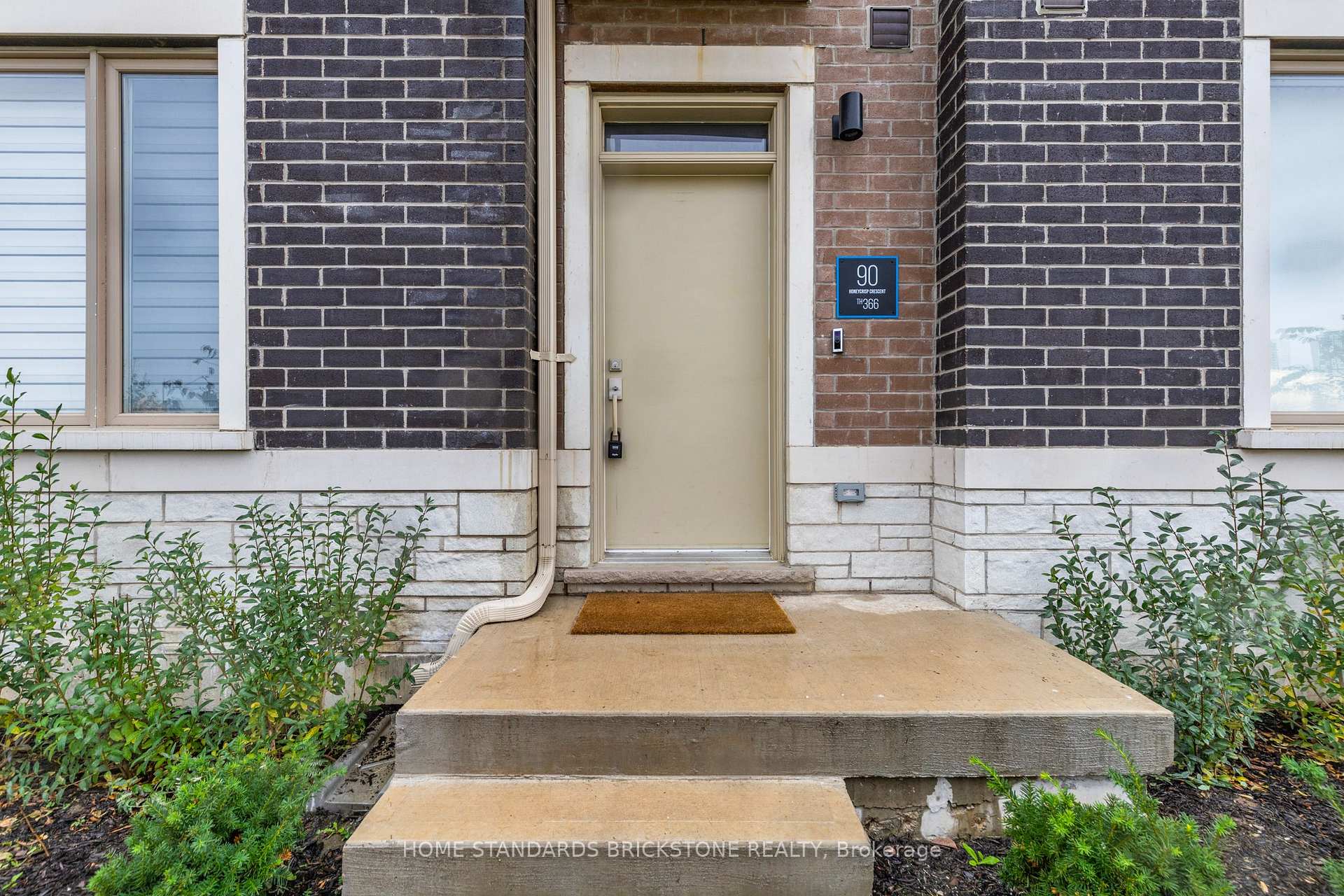Photo 3 of Unit TH 366, 90 Honeycrisp Crescent, Vaughan, Vaughan Corporate Centre — HOMEH