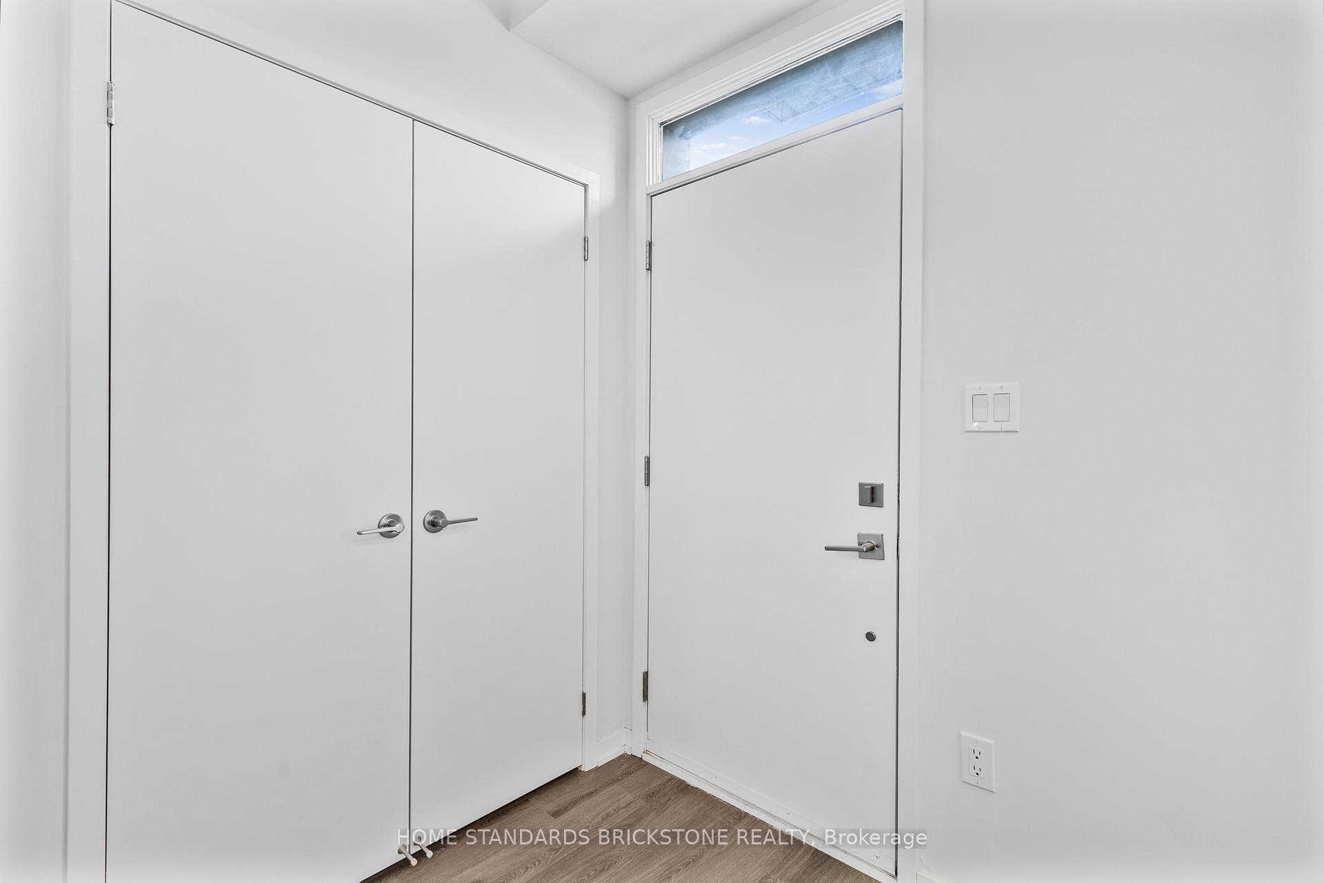 Photo 4 of Unit TH 366, 90 Honeycrisp Crescent, Vaughan, Vaughan Corporate Centre — HOMEH