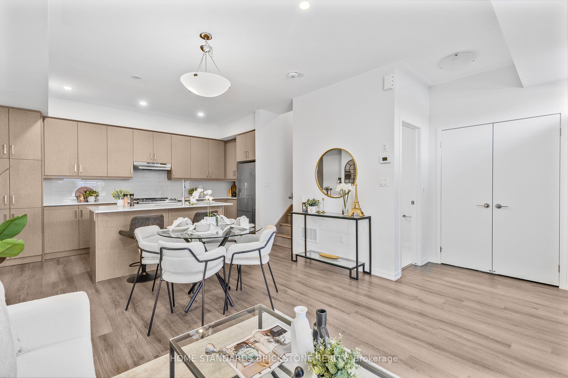 Photo 7 of Unit TH 366, 90 Honeycrisp Crescent, Vaughan, Vaughan Corporate Centre — HOMEH