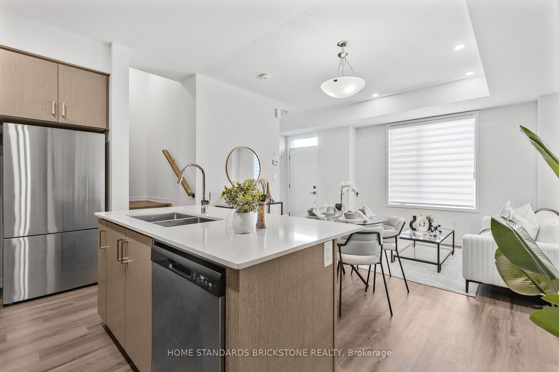 Photo 8 of Unit TH 366, 90 Honeycrisp Crescent, Vaughan, Vaughan Corporate Centre — HOMEH