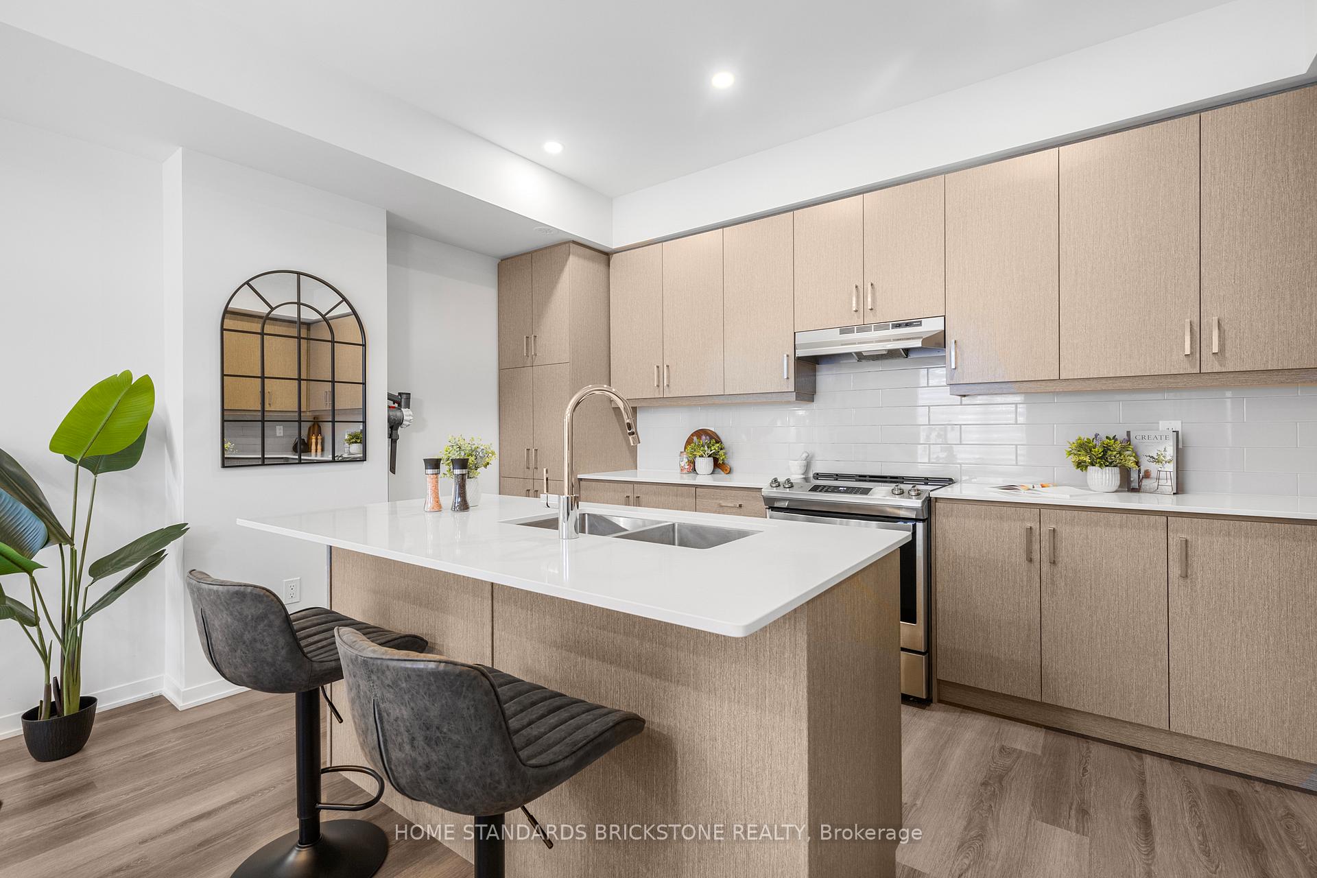 Photo 10 of Unit TH 366, 90 Honeycrisp Crescent, Vaughan, Vaughan Corporate Centre — HOMEH