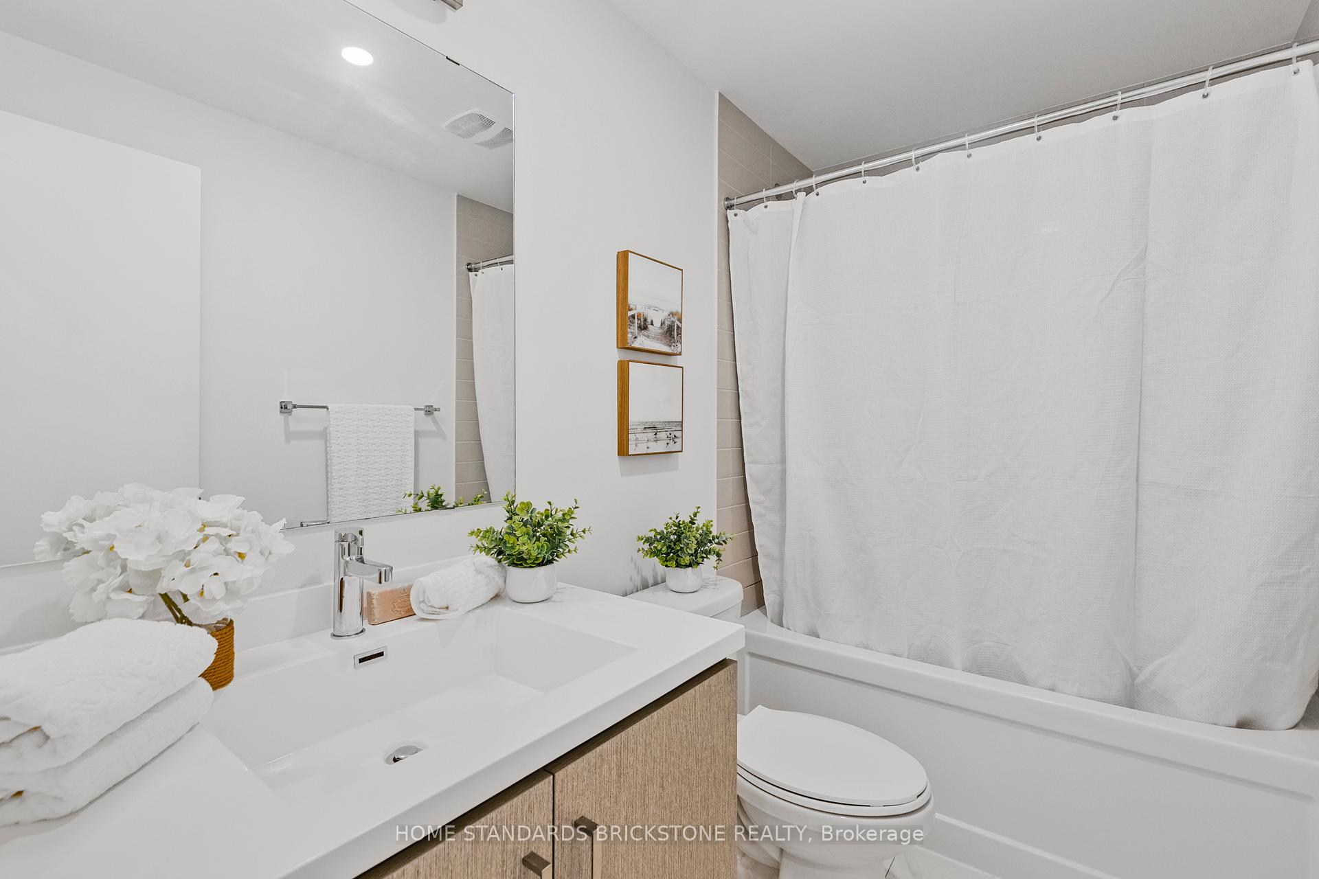 Photo 18 of Unit TH 366, 90 Honeycrisp Crescent, Vaughan, Vaughan Corporate Centre — HOMEH