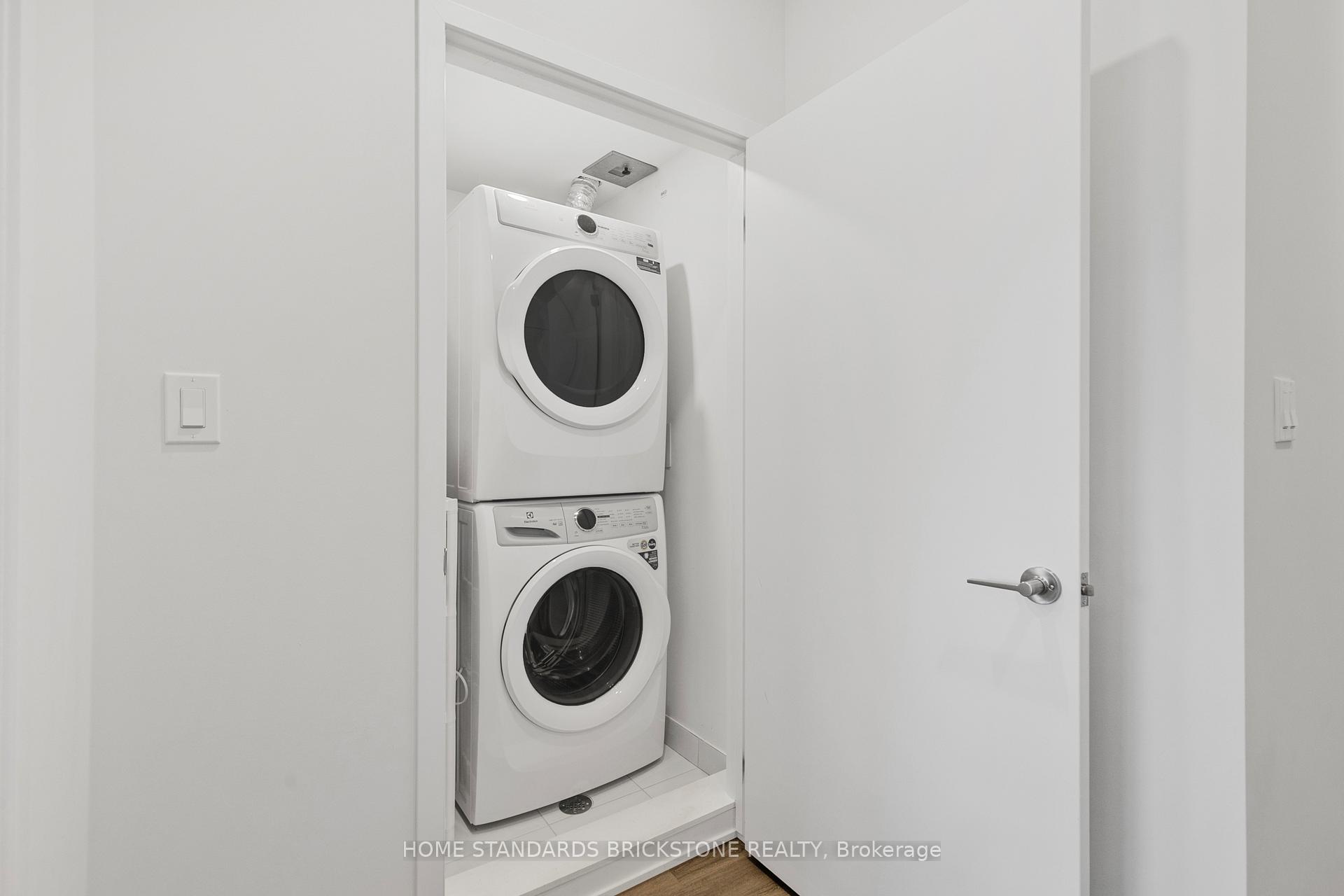 Photo 19 of Unit TH 366, 90 Honeycrisp Crescent, Vaughan, Vaughan Corporate Centre — HOMEH