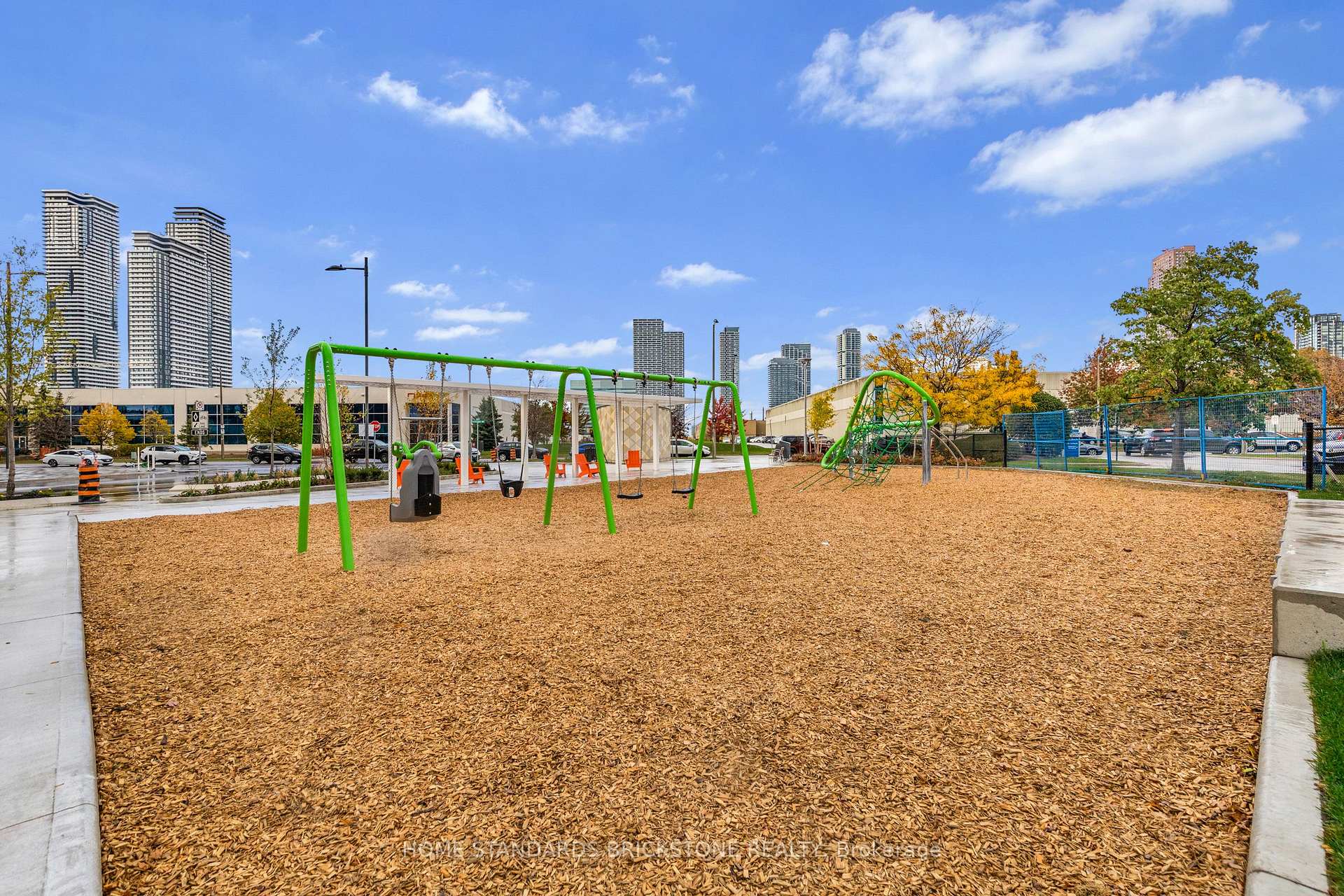 Photo 31 of Unit TH 366, 90 Honeycrisp Crescent, Vaughan, Vaughan Corporate Centre — HOMEH
