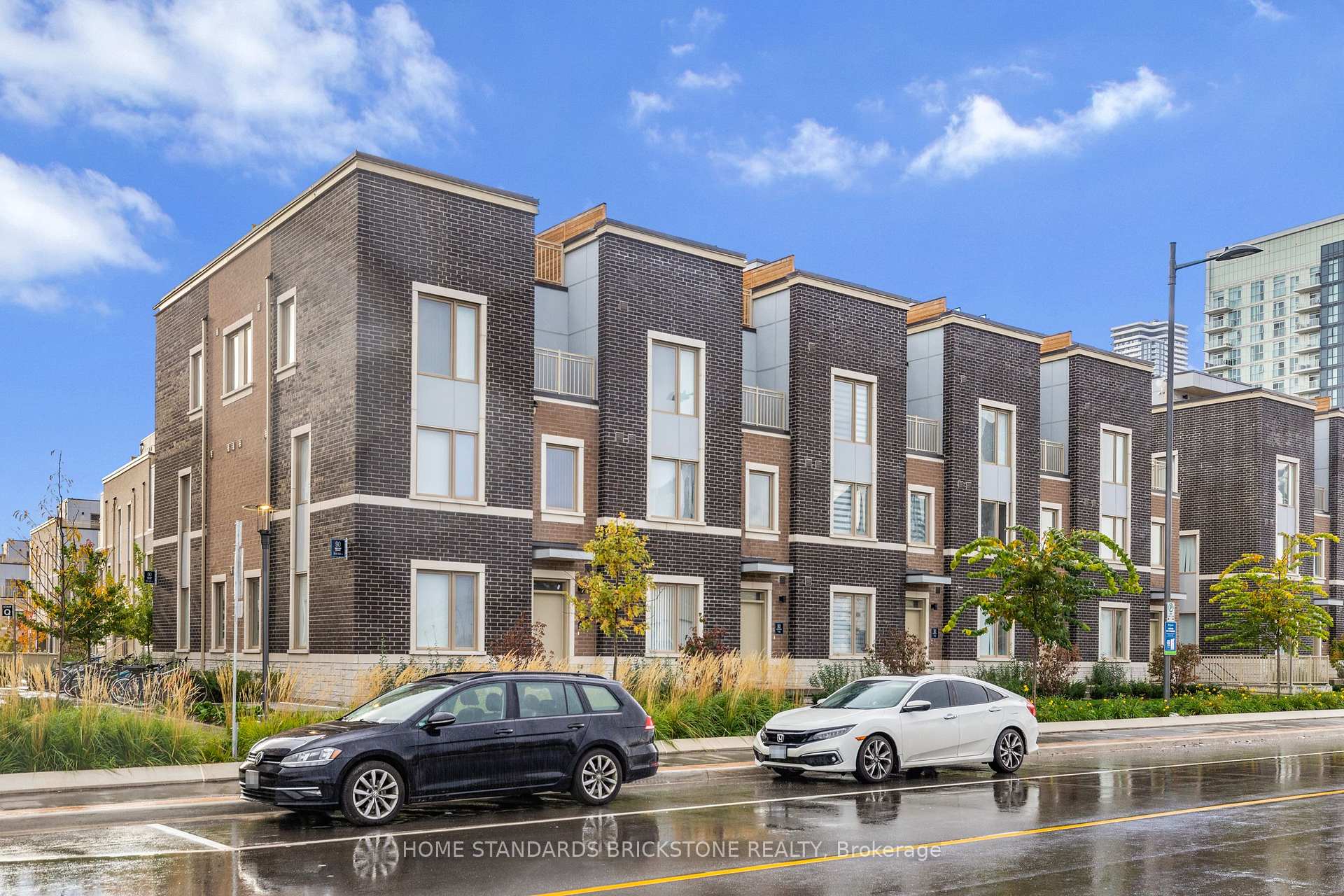Photo 32 of Unit TH 366, 90 Honeycrisp Crescent, Vaughan, Vaughan Corporate Centre — HOMEH