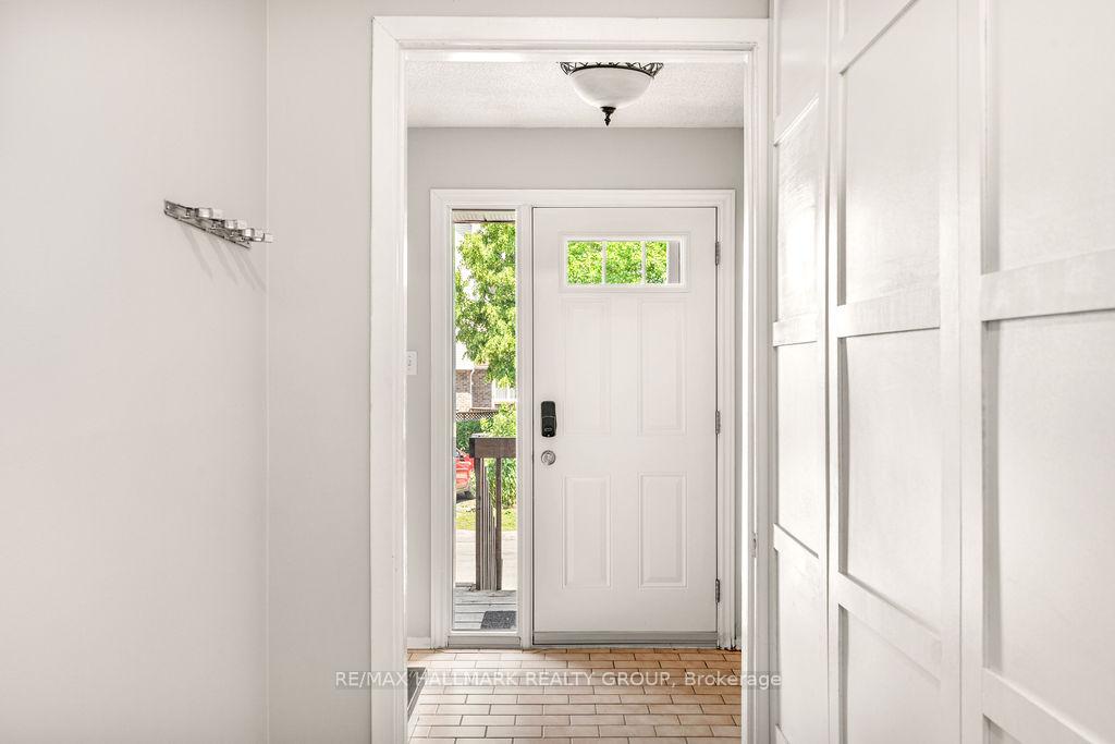 Photo 3 of Unit 4, 1 Timberview Way, Ottawa, Westcliffe Estates — HOMEH