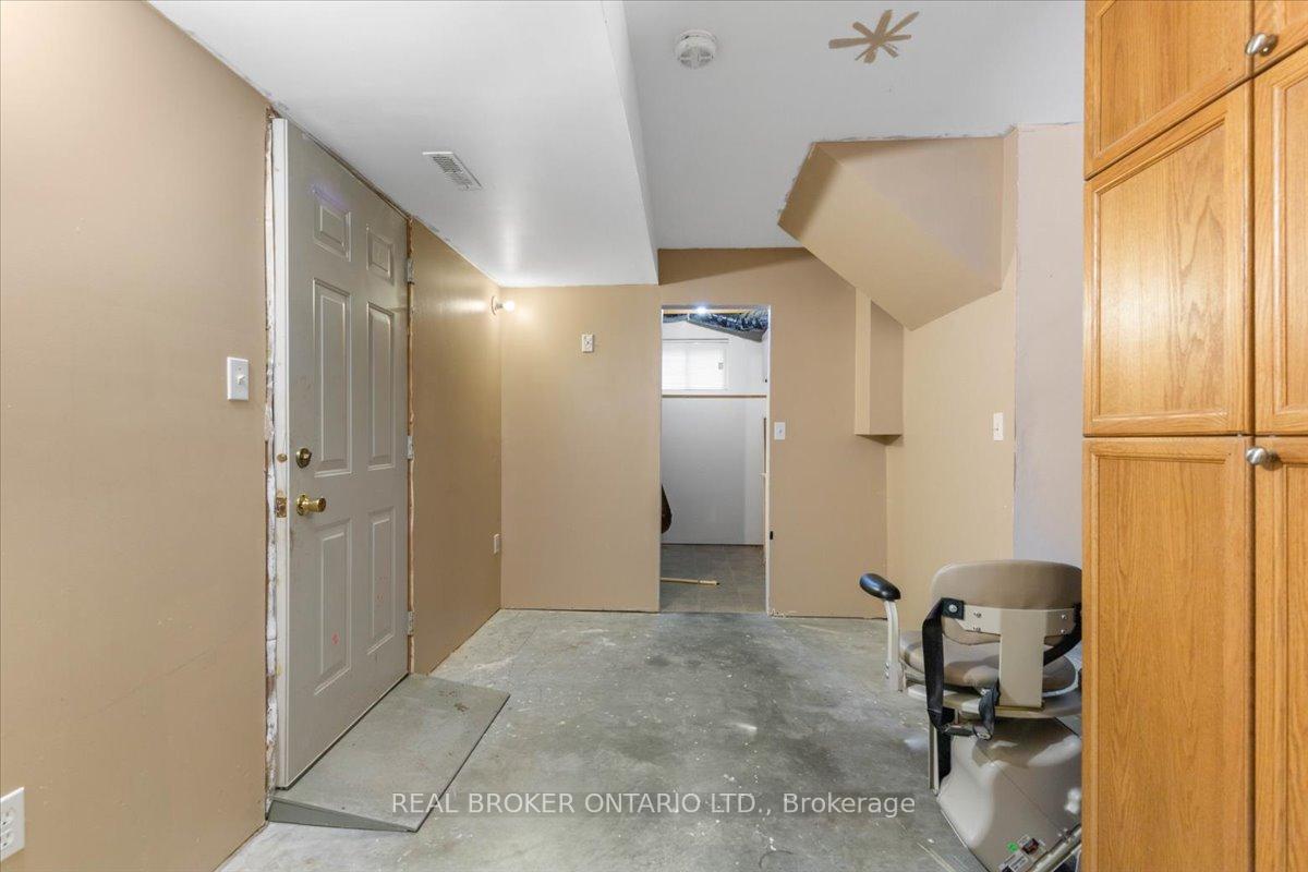 Photo 17 of 256 Cannifton Road N, Belleville, Thurlow Ward — HOMEH
