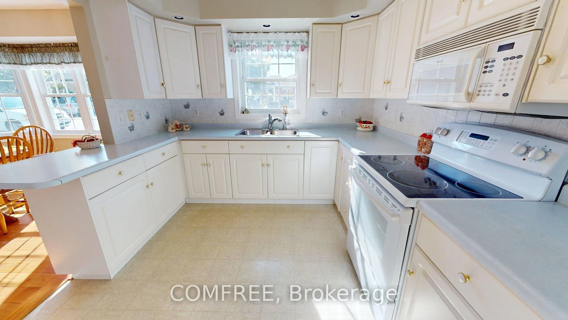Photo 4 of Unit 12, 12 Pond View Drive, Wellesley — HOMEH
