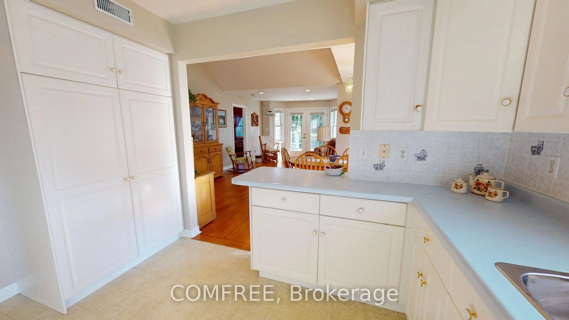 Photo 5 of Unit 12, 12 Pond View Drive, Wellesley — HOMEH