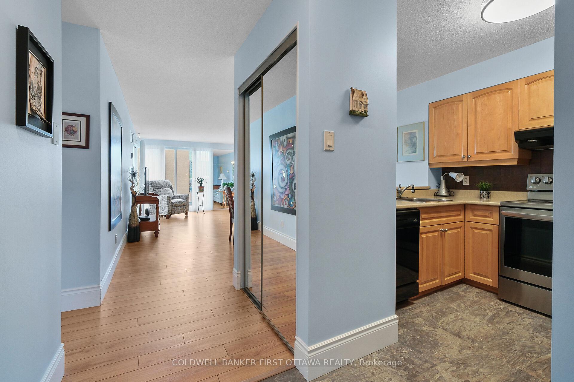 Photo 7 of Unit 403, 545 St Laurent Boulevard, Ottawa, Viscount Alexander Park — HOMEH