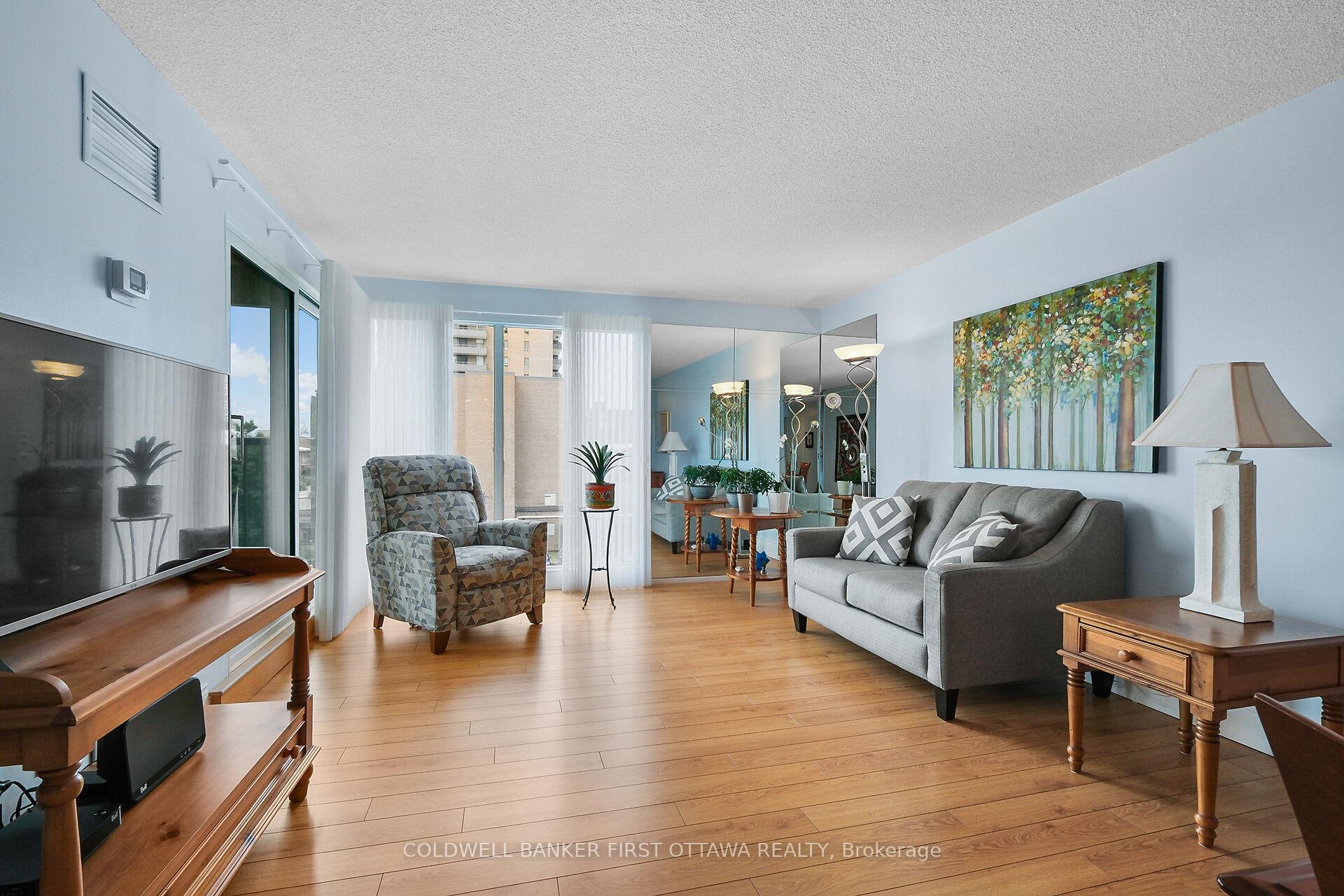 Photo 10 of Unit 403, 545 St Laurent Boulevard, Ottawa, Viscount Alexander Park — HOMEH