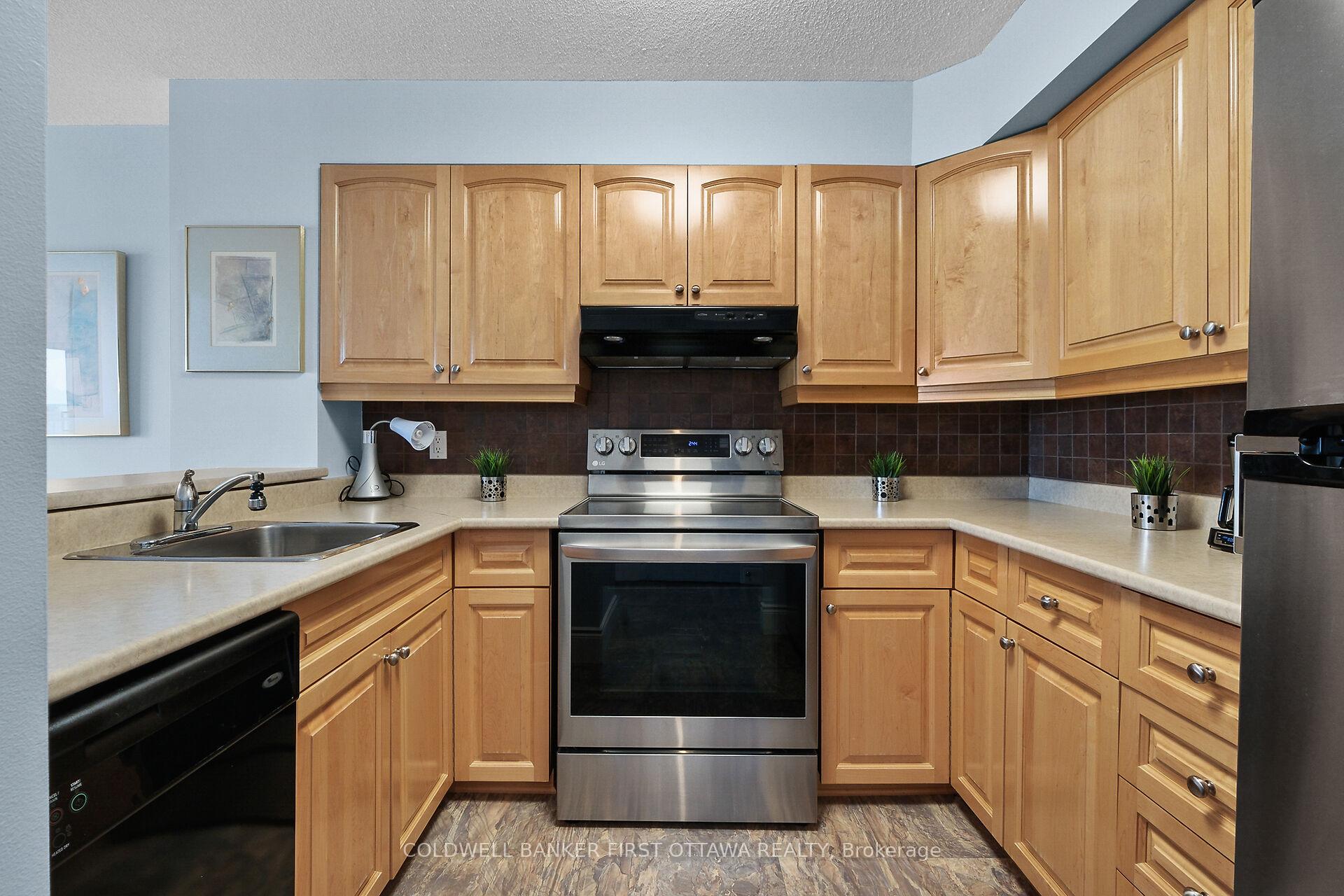 Photo 16 of Unit 403, 545 St Laurent Boulevard, Ottawa, Viscount Alexander Park — HOMEH