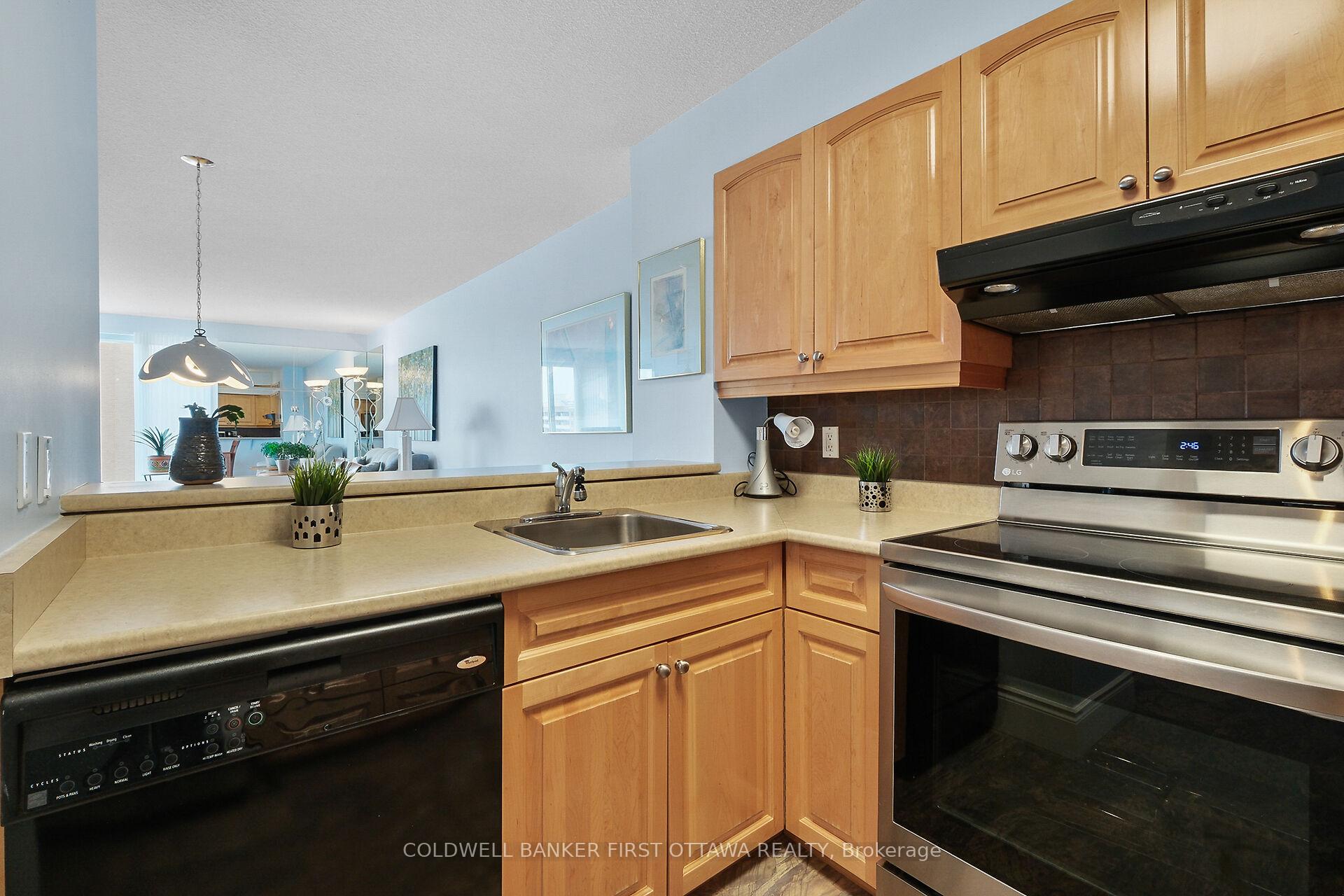 Photo 18 of Unit 403, 545 St Laurent Boulevard, Ottawa, Viscount Alexander Park — HOMEH
