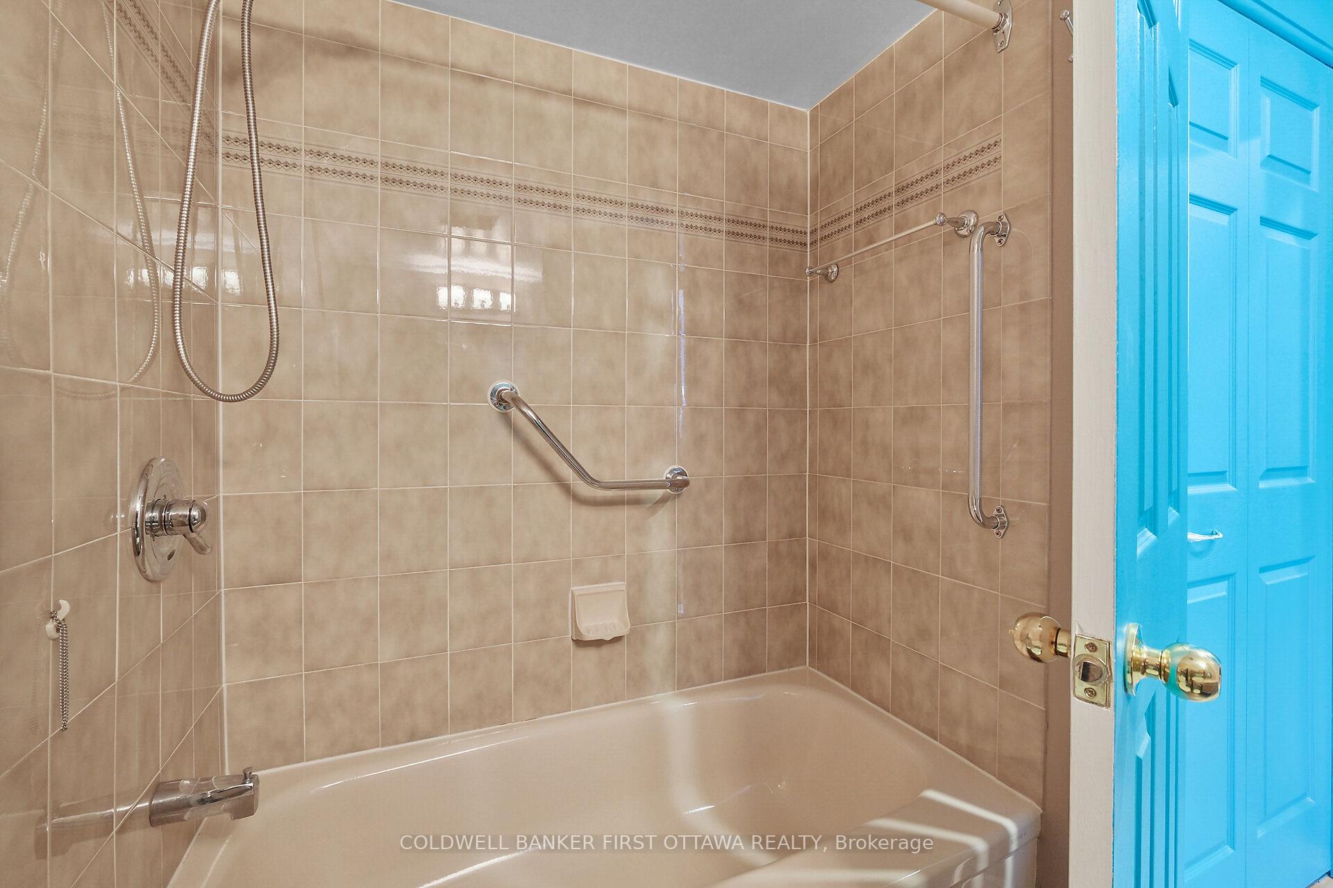 Photo 25 of Unit 403, 545 St Laurent Boulevard, Ottawa, Viscount Alexander Park — HOMEH