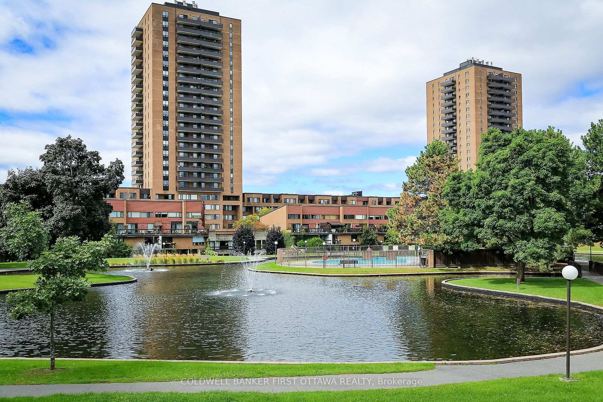 Photo 33 of Unit 403, 545 St Laurent Boulevard, Ottawa, Viscount Alexander Park — HOMEH
