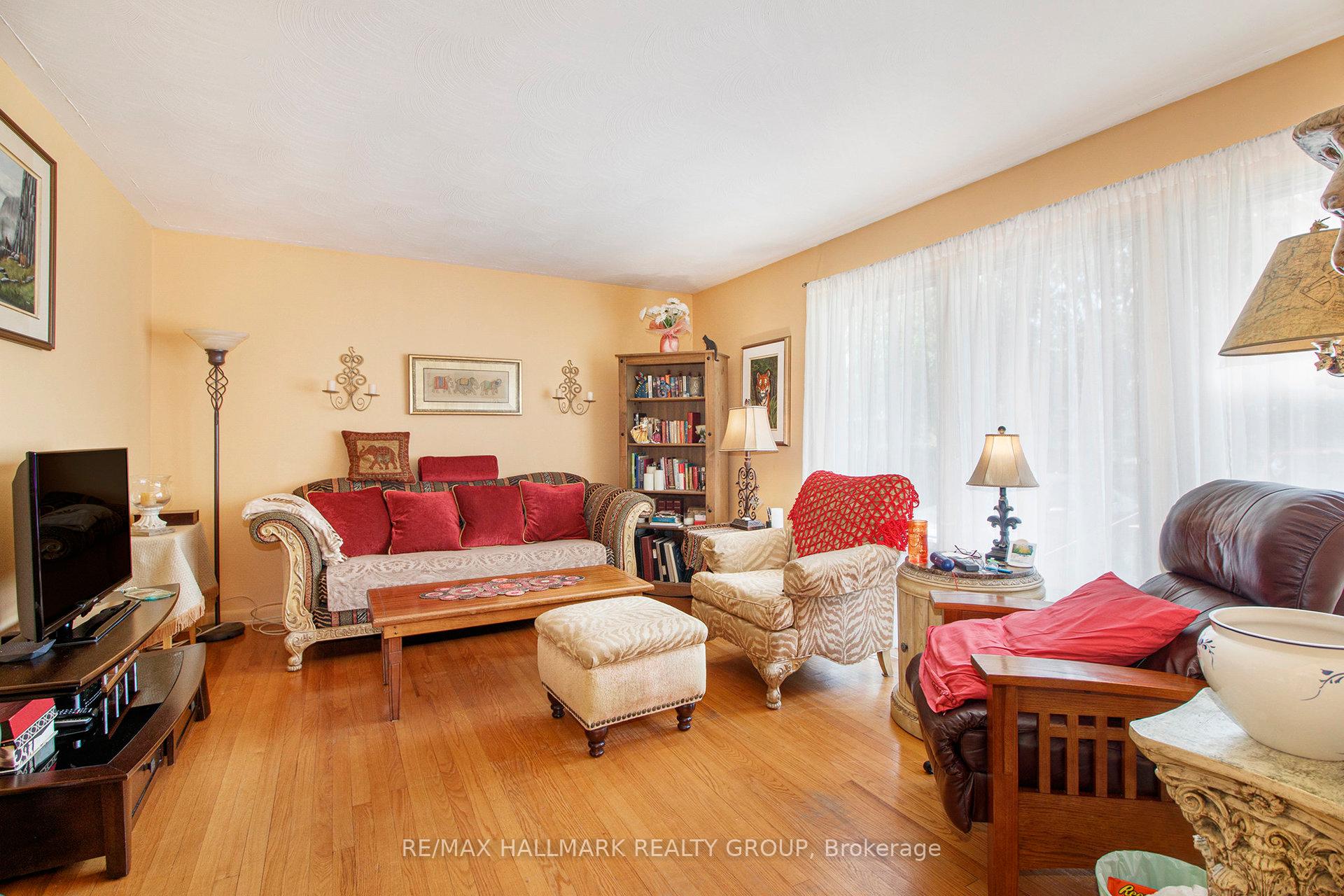 Photo 5 of 1036 Gill Avenue, Ottawa, Elmvale Acres/Urbandale — HOMEH