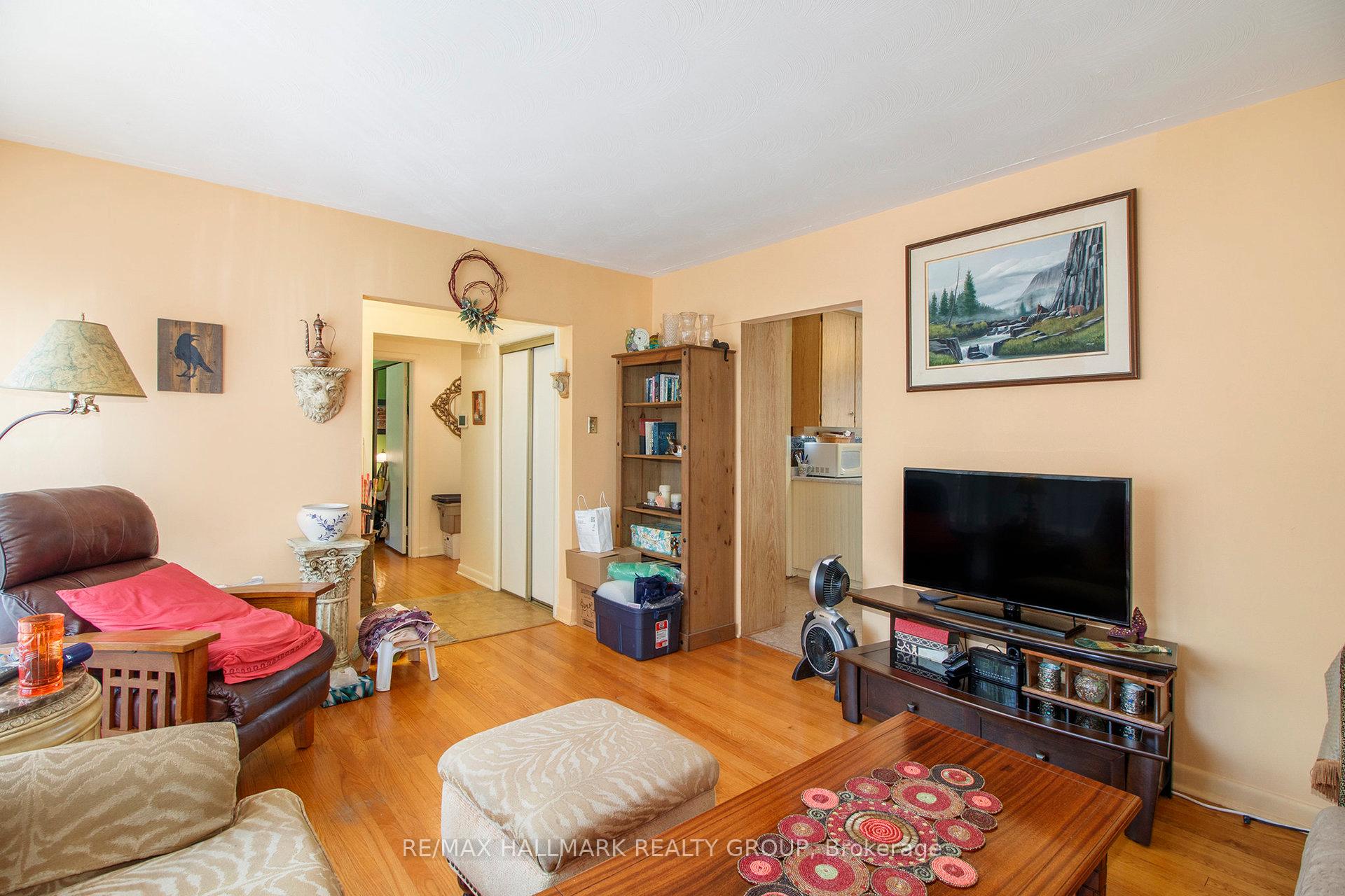 Photo 10 of 1036 Gill Avenue, Ottawa, Elmvale Acres/Urbandale — HOMEH