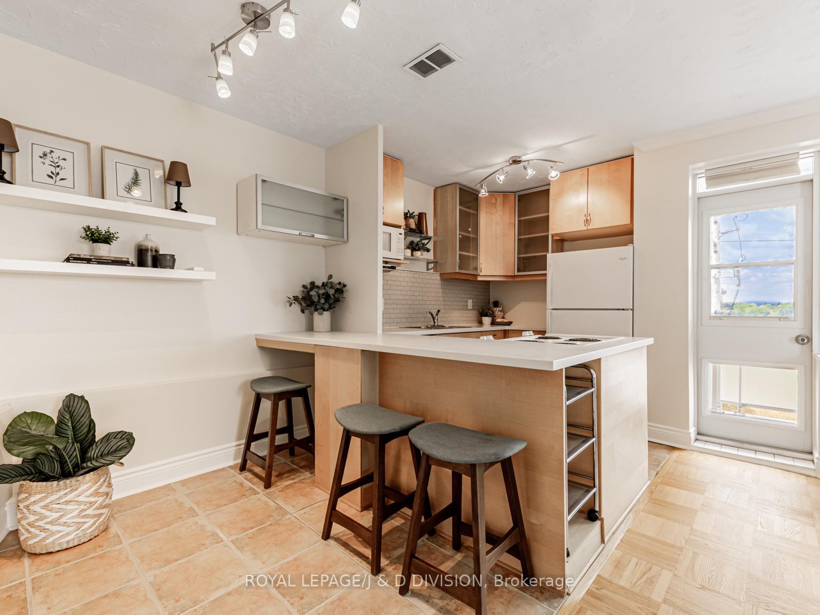 Photo 12 of Unit 301, 1901 Bayview Avenue, Toronto, Leaside — HOMEH