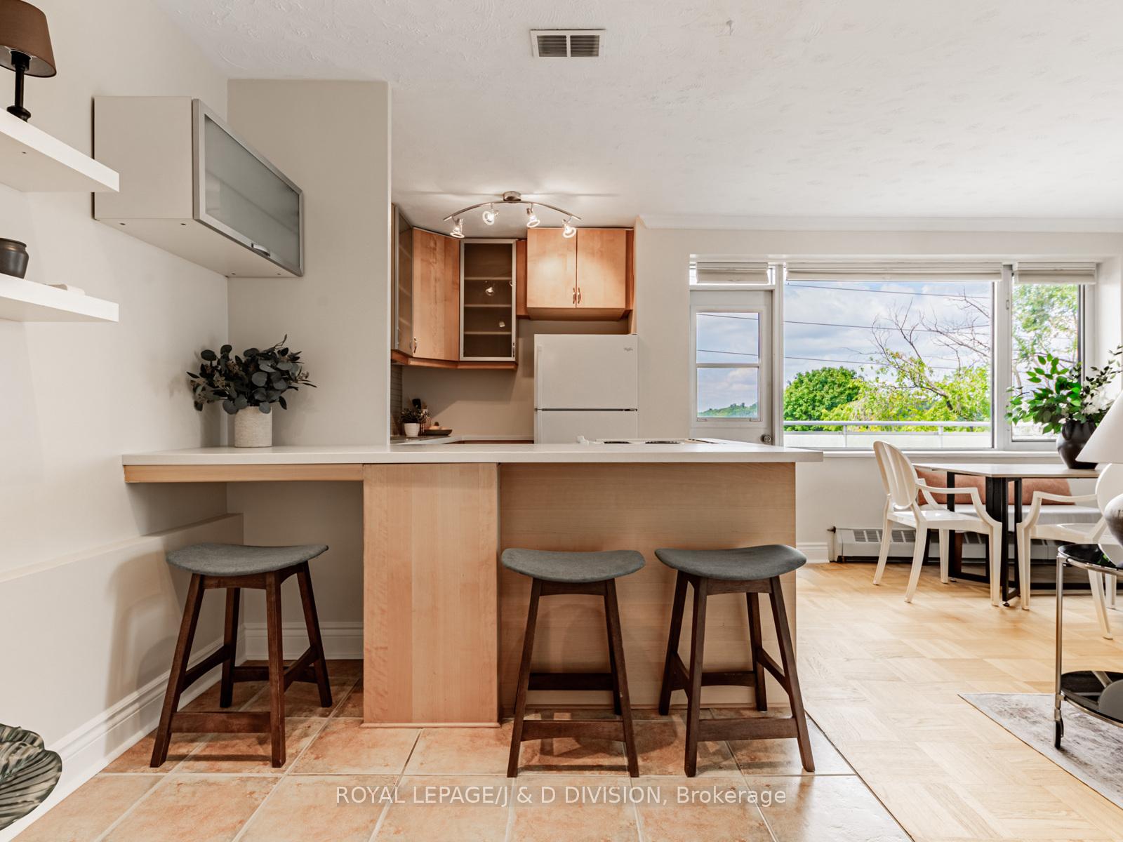 Photo 13 of Unit 301, 1901 Bayview Avenue, Toronto, Leaside — HOMEH