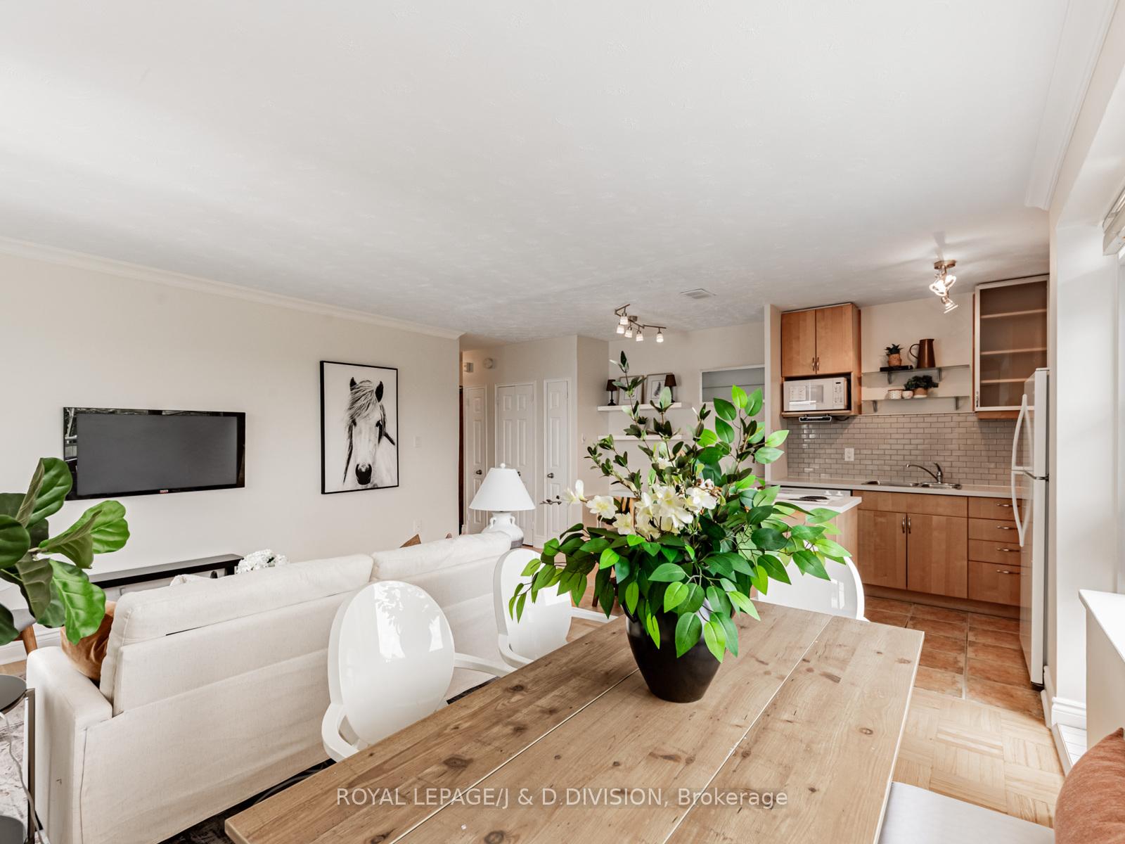Photo 15 of Unit 301, 1901 Bayview Avenue, Toronto, Leaside — HOMEH