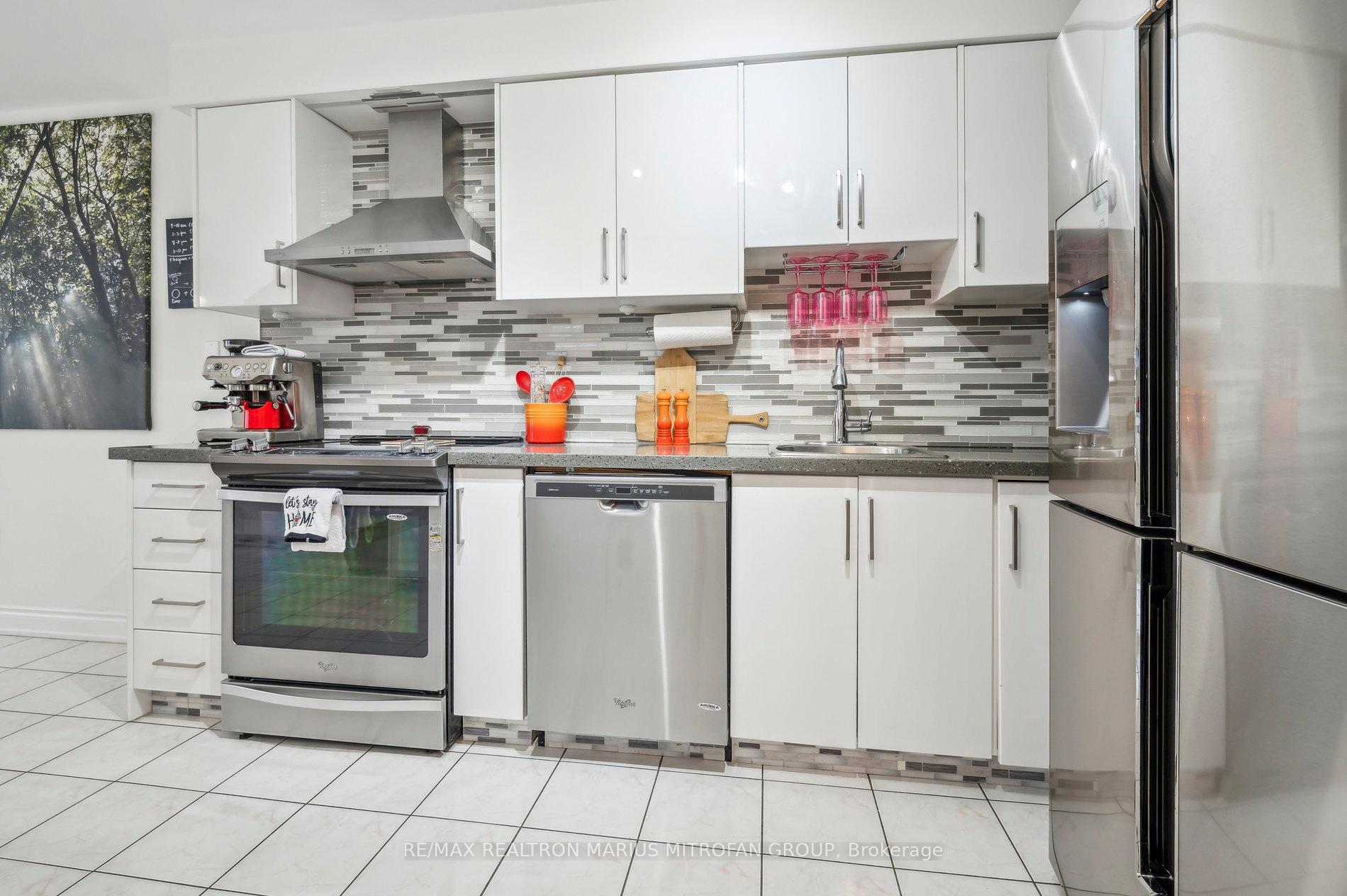 Photo 5 of 8 Louana Crescent, Vaughan, East Woodbridge — HOMEH