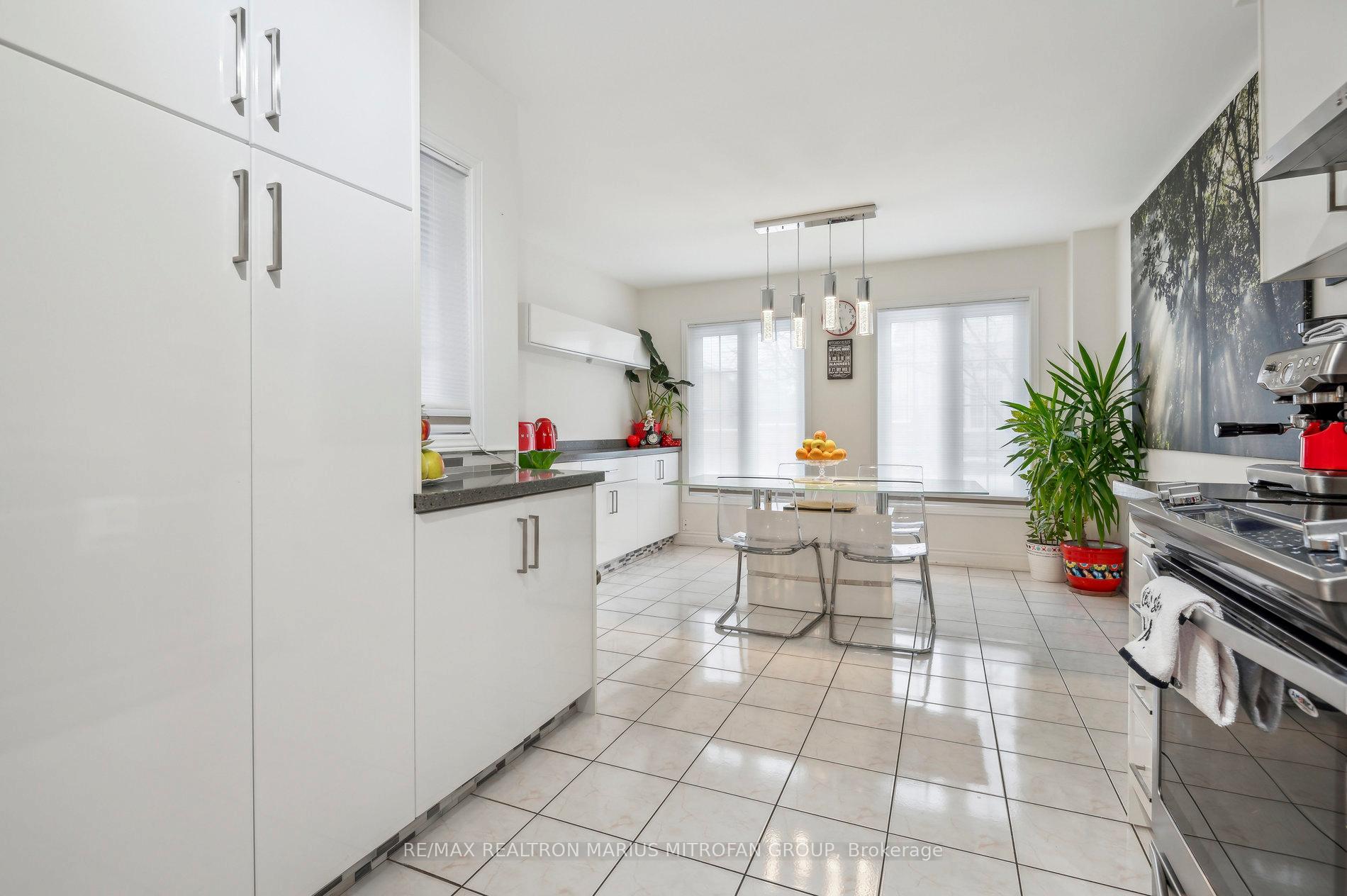 Photo 6 of 8 Louana Crescent, Vaughan, East Woodbridge — HOMEH