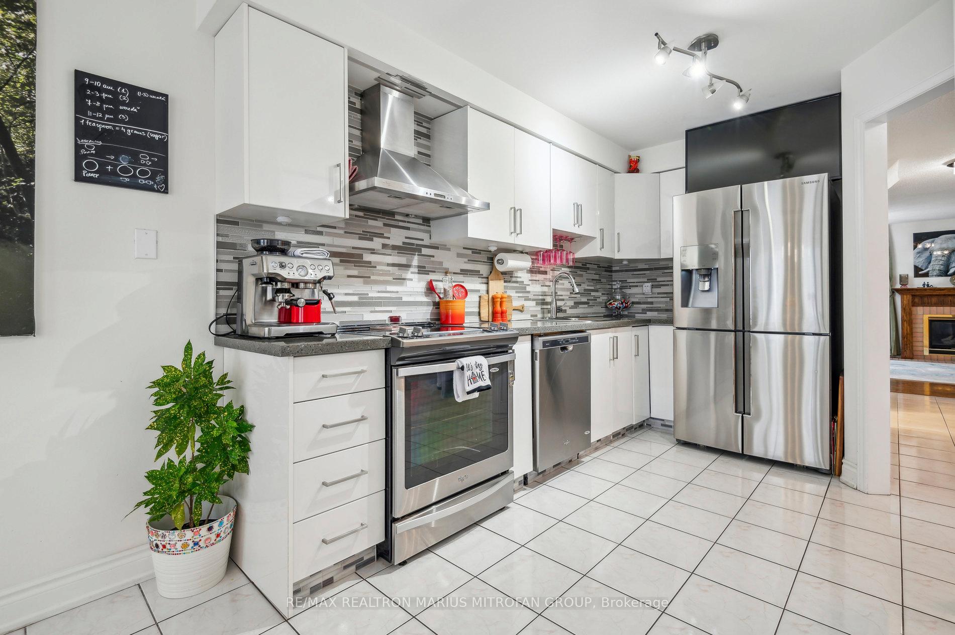Photo 7 of 8 Louana Crescent, Vaughan, East Woodbridge — HOMEH