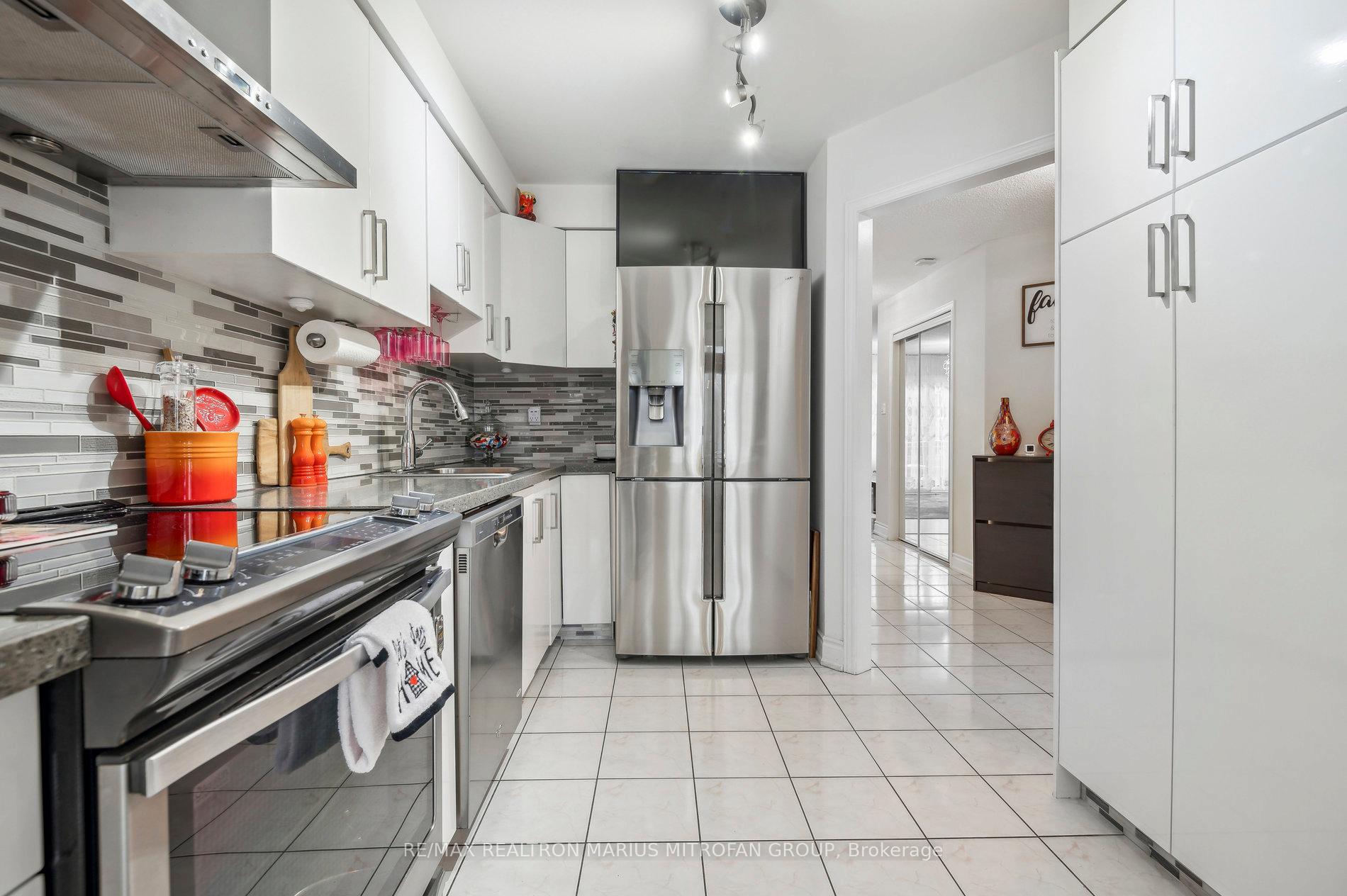 Photo 9 of 8 Louana Crescent, Vaughan, East Woodbridge — HOMEH