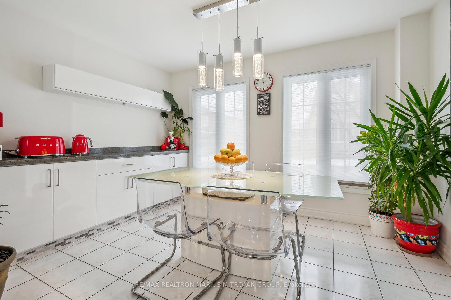 Photo 11 of 8 Louana Crescent, Vaughan, East Woodbridge — HOMEH