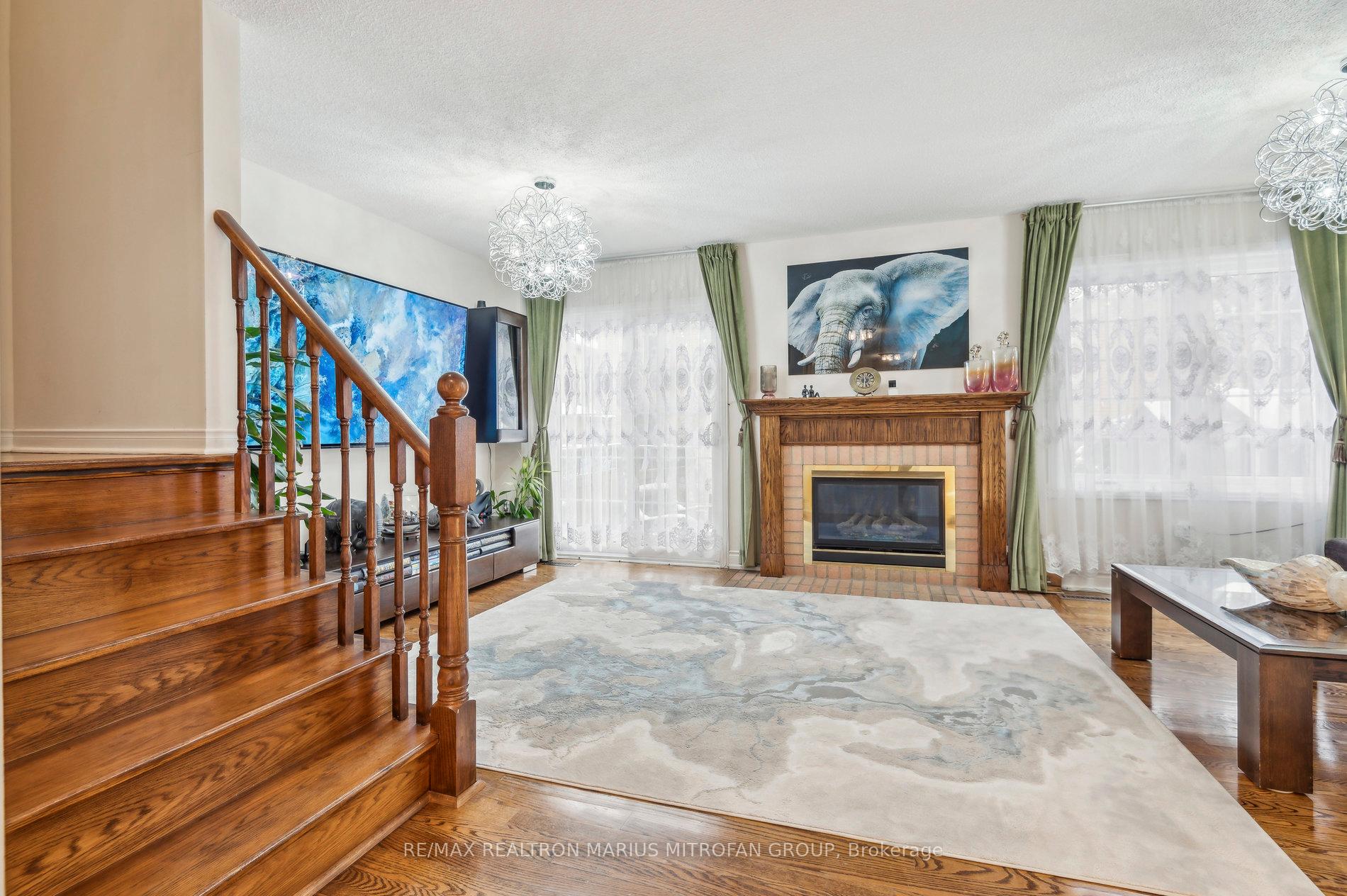 Photo 14 of 8 Louana Crescent, Vaughan, East Woodbridge — HOMEH