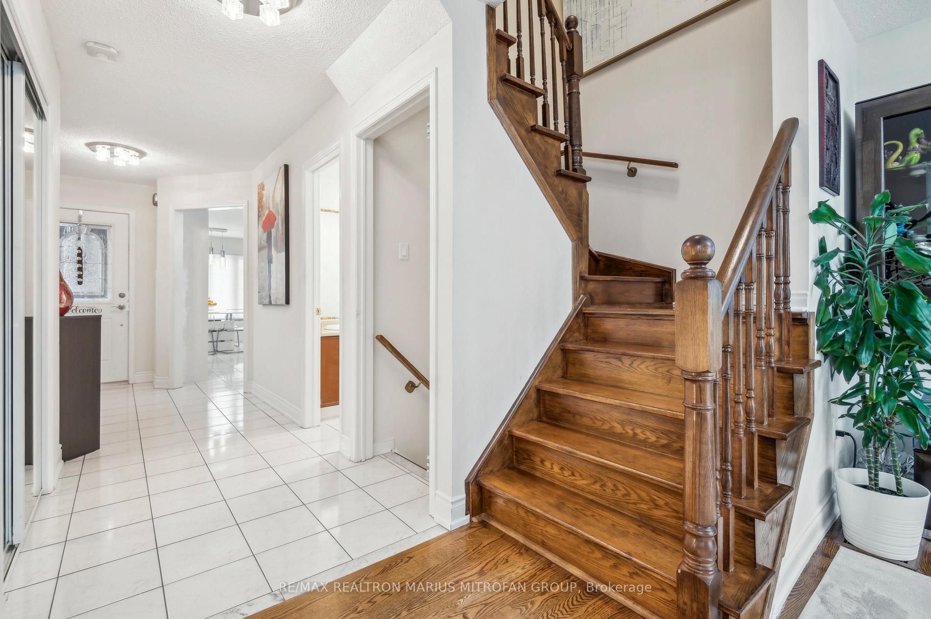 Photo 15 of 8 Louana Crescent, Vaughan, East Woodbridge — HOMEH